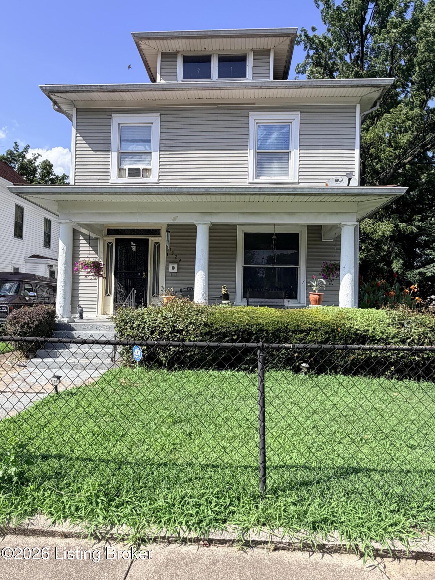 1829 W Burnett Ave — photo