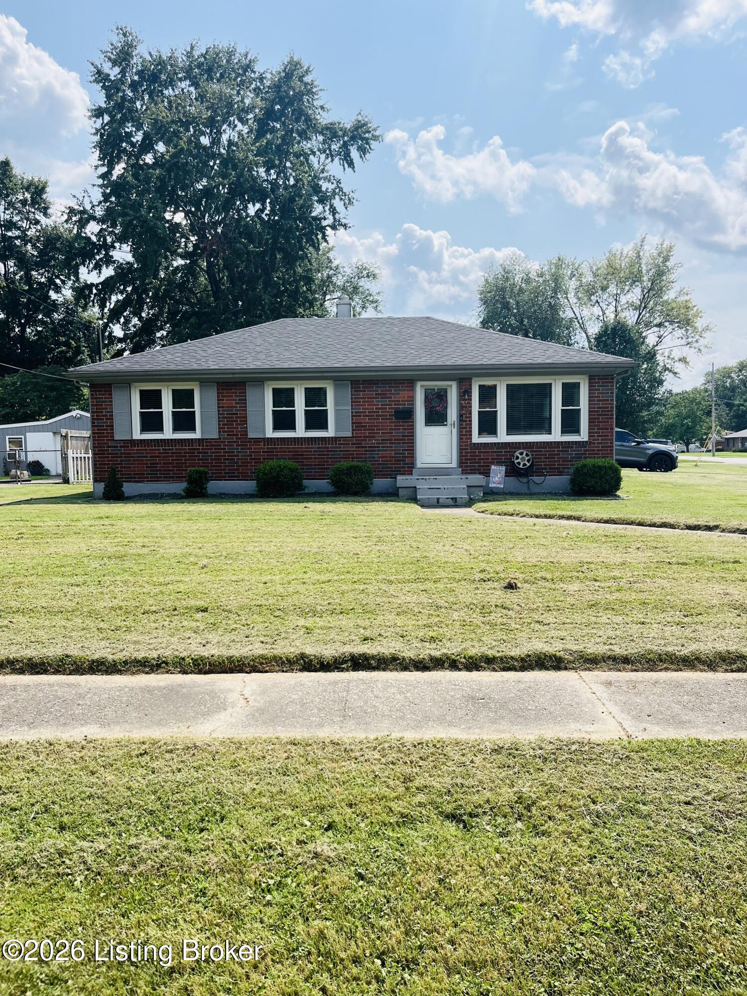 2024 Dixie Garden Dr — photo