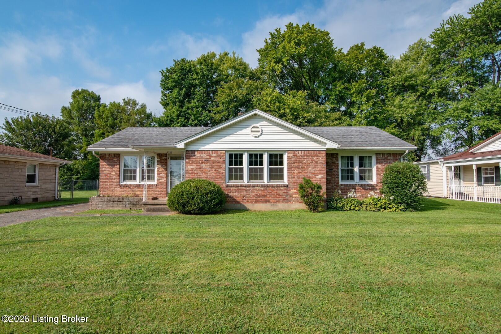 212 Fairview Dr — photo