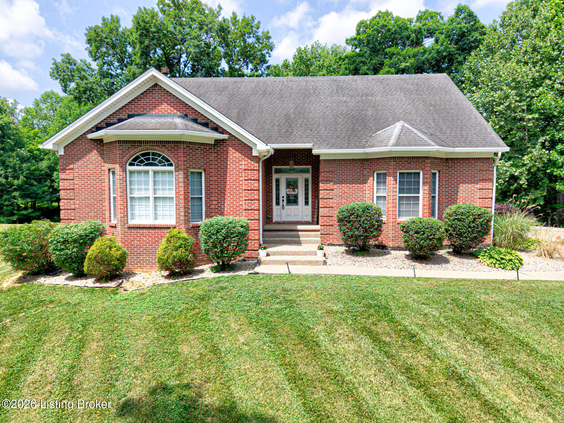 300 Woodlawn Dr — photo