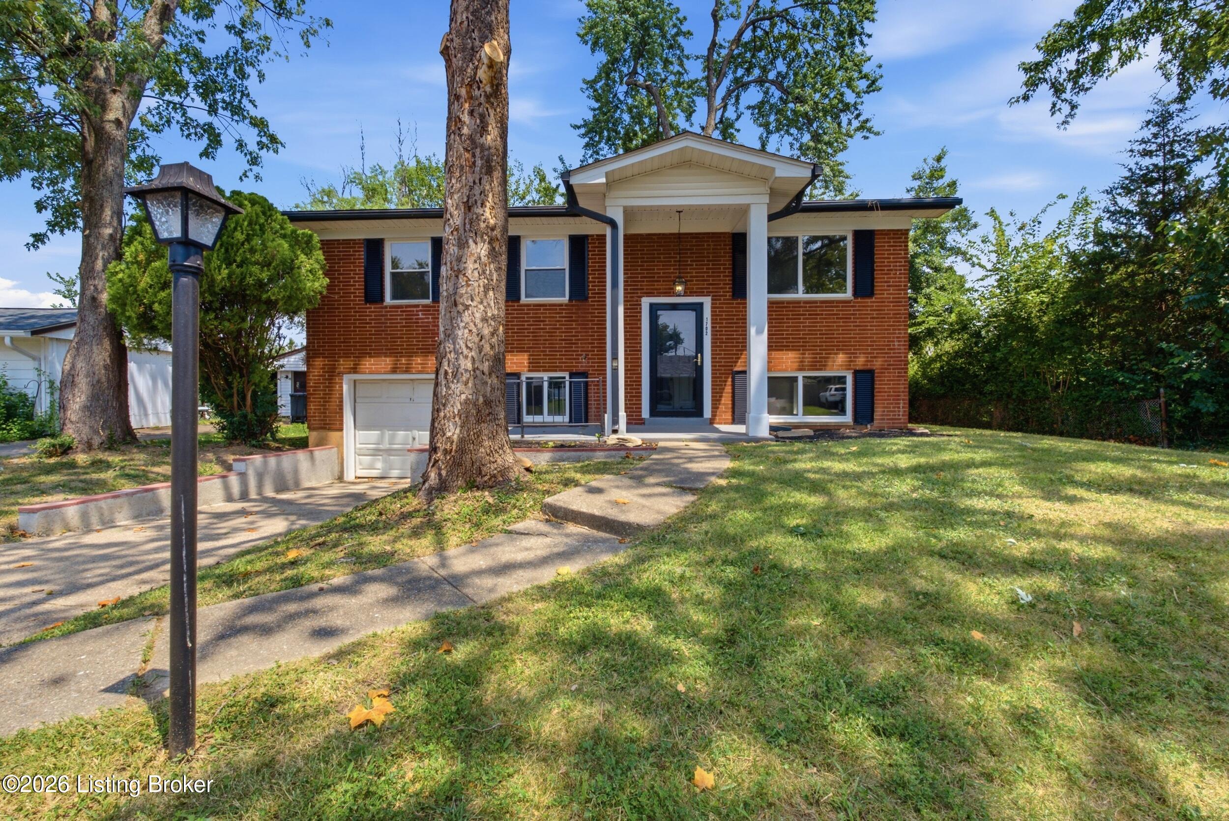 1702 Beaumont Dr — photo