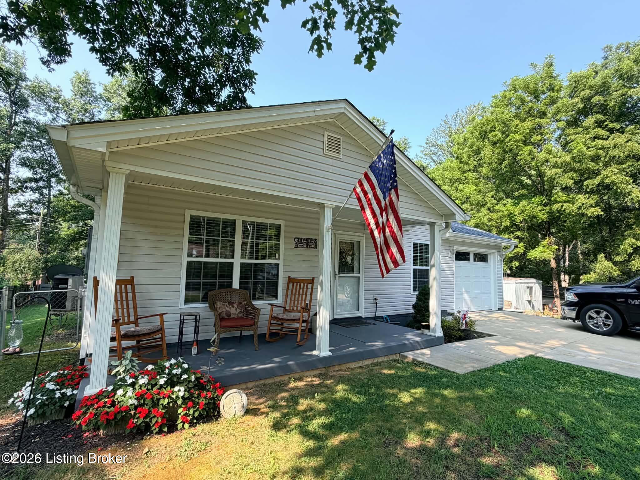 207 Woods Rd — photo