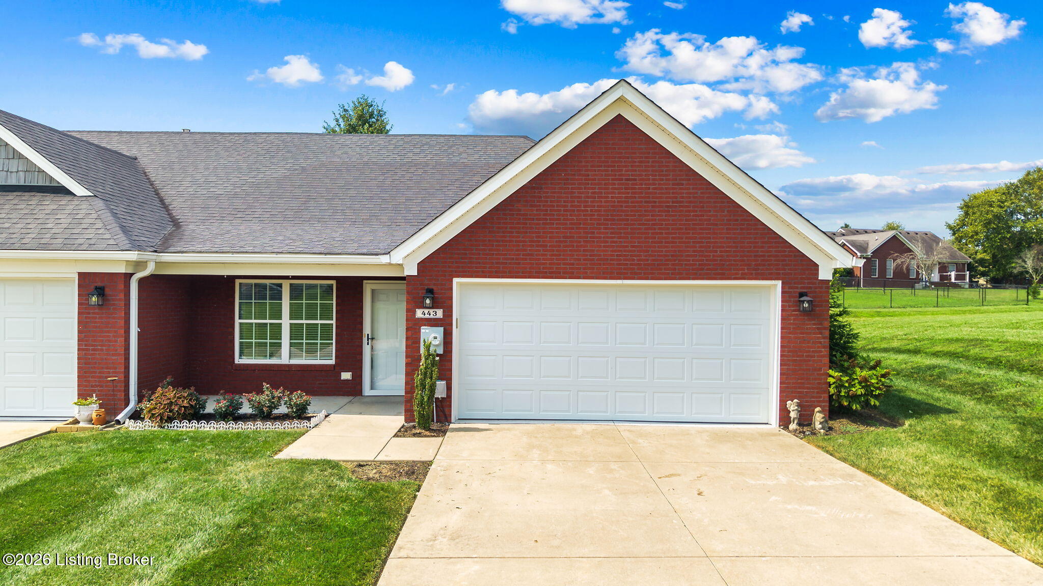 443 Woodlake Dr — photo