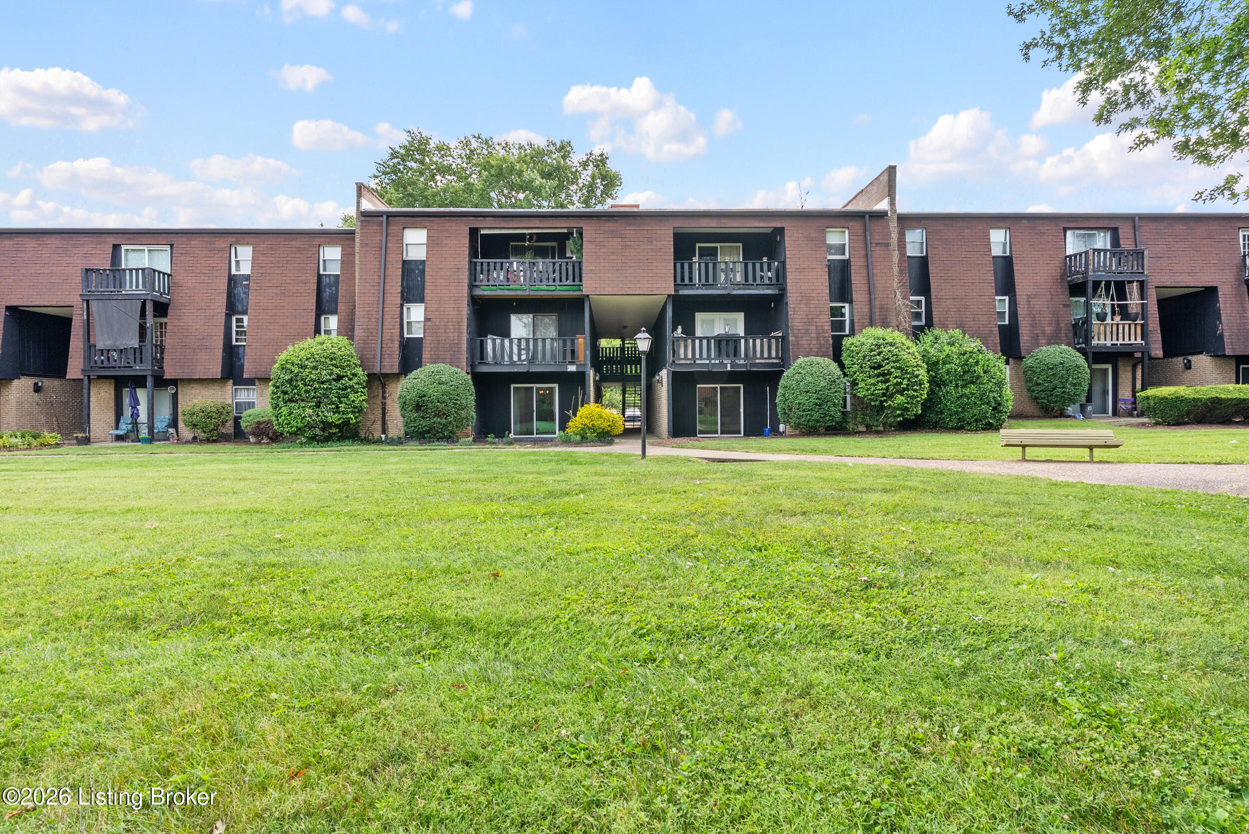 3504 Lodge Ln Apt 131 — photo
