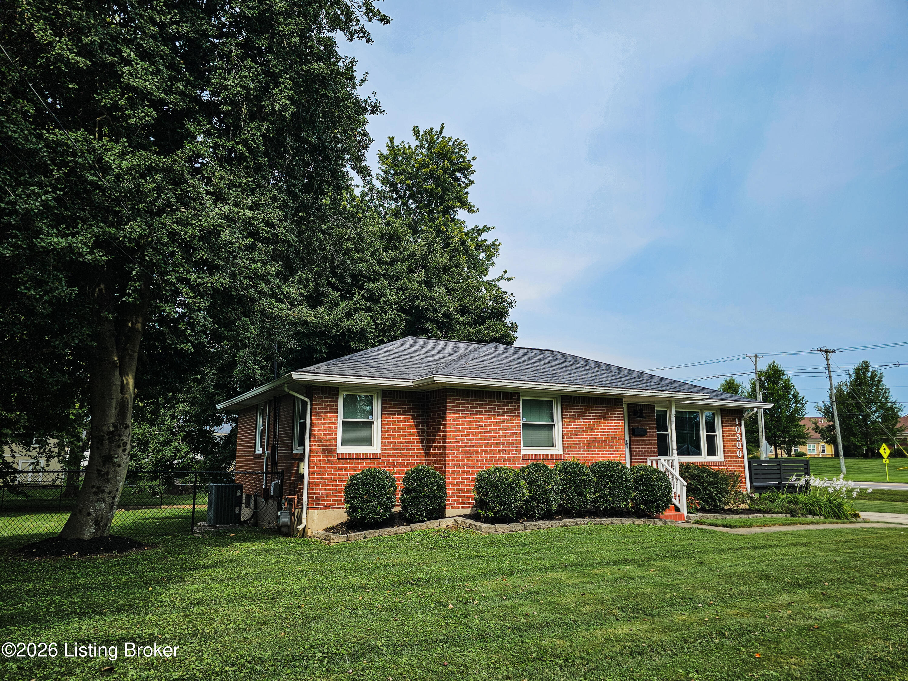 10300 Grafton Hall Rd — photo