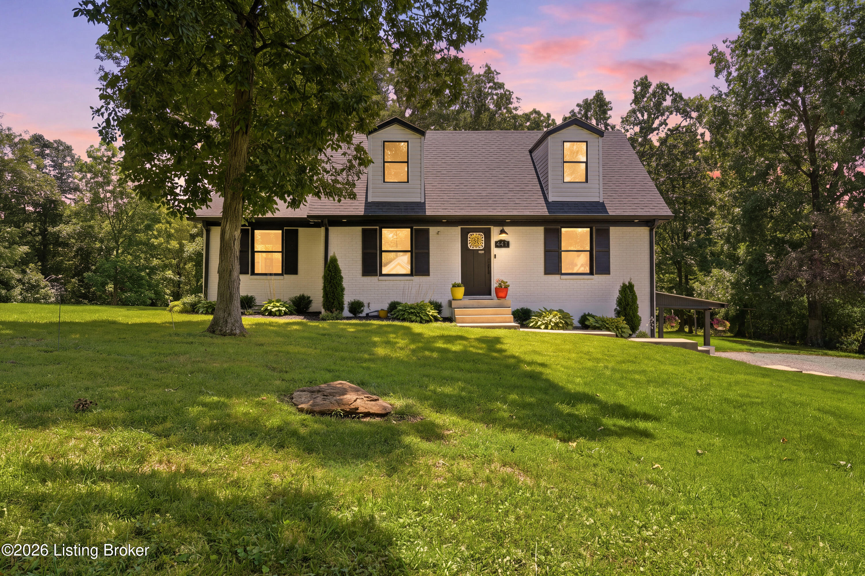 441 Oakridge Dr — photo