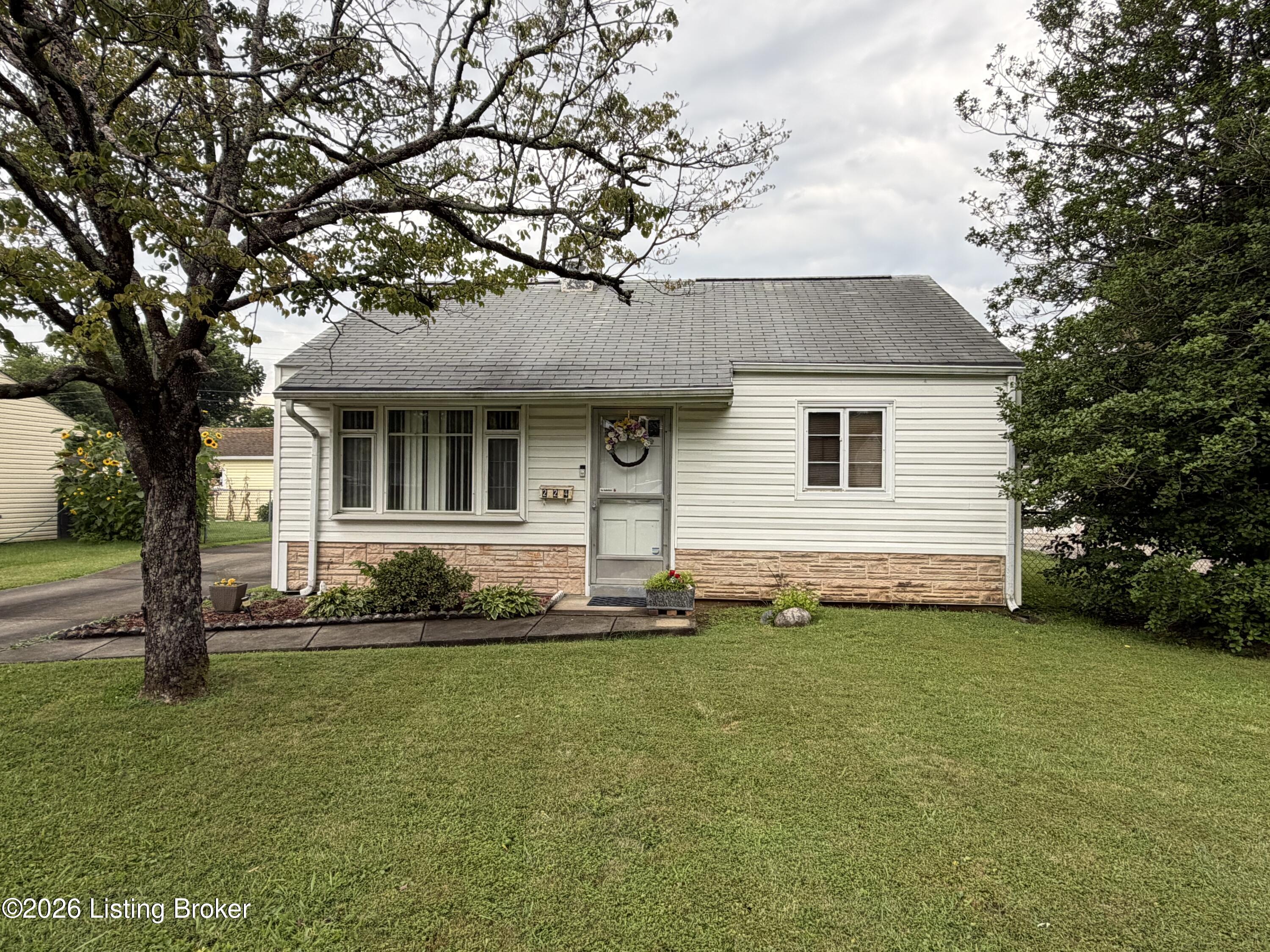 224 Derby Ave — photo