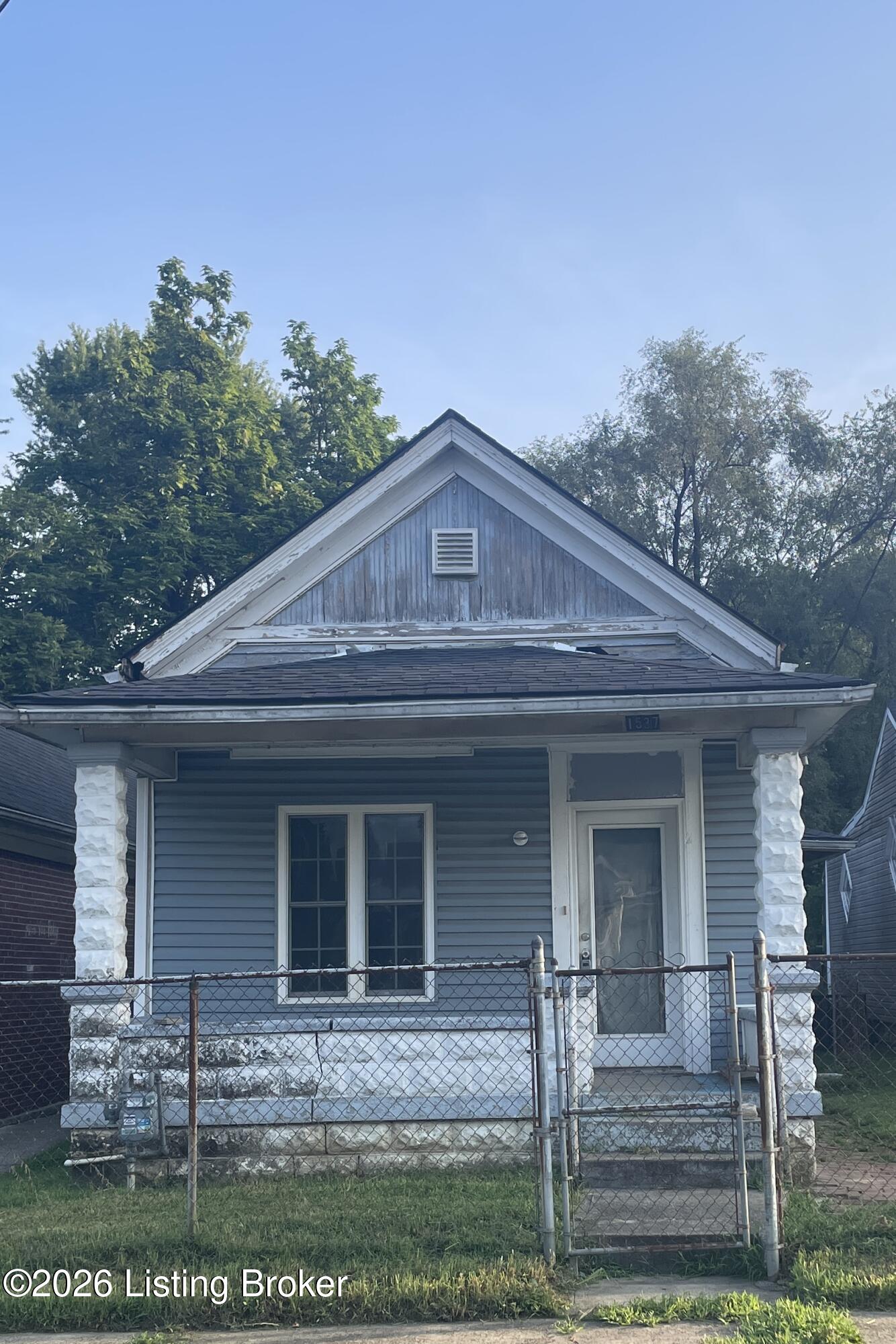 1537 W Ormsby Ave — photo
