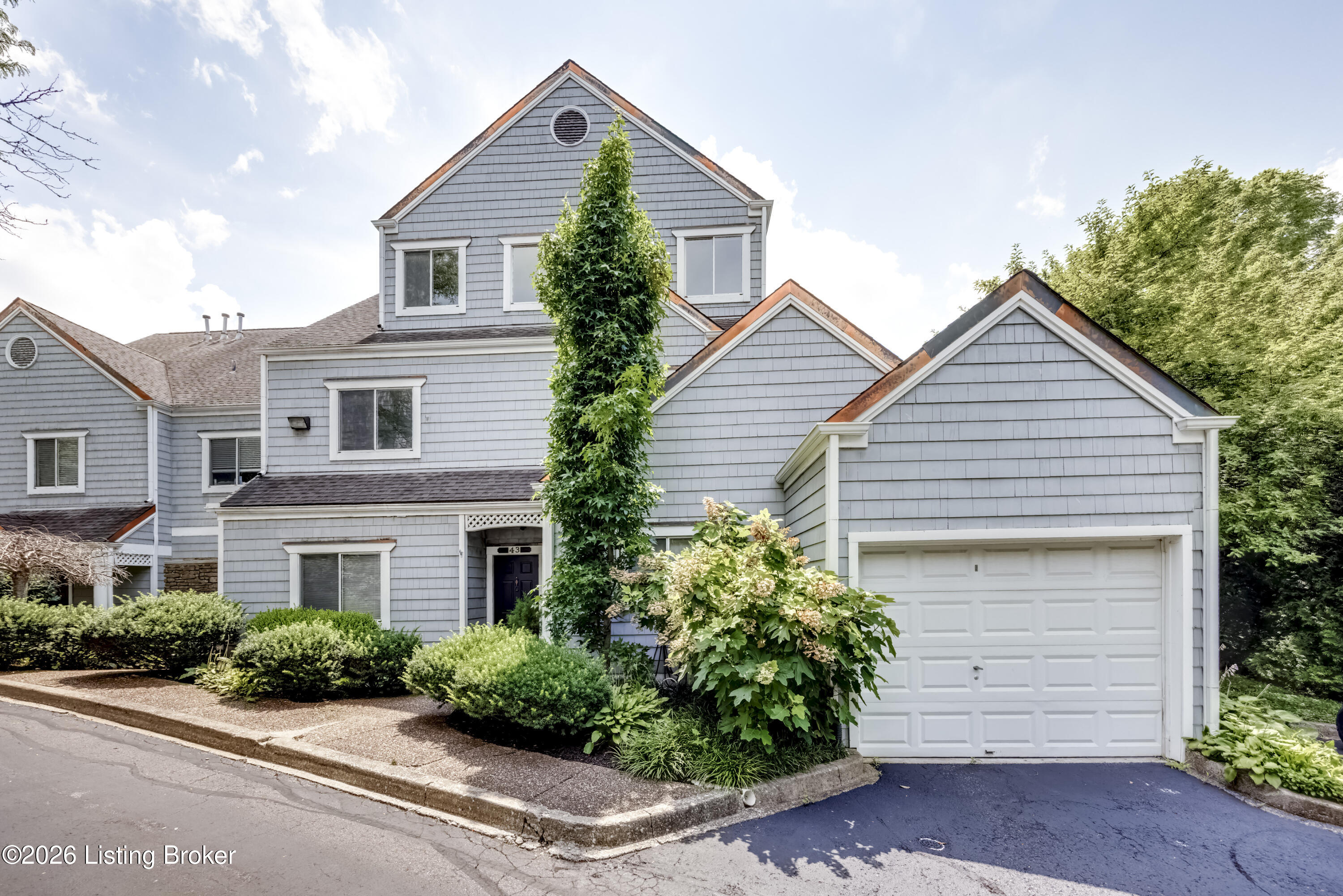 750 Zorn Ave 43 — photo