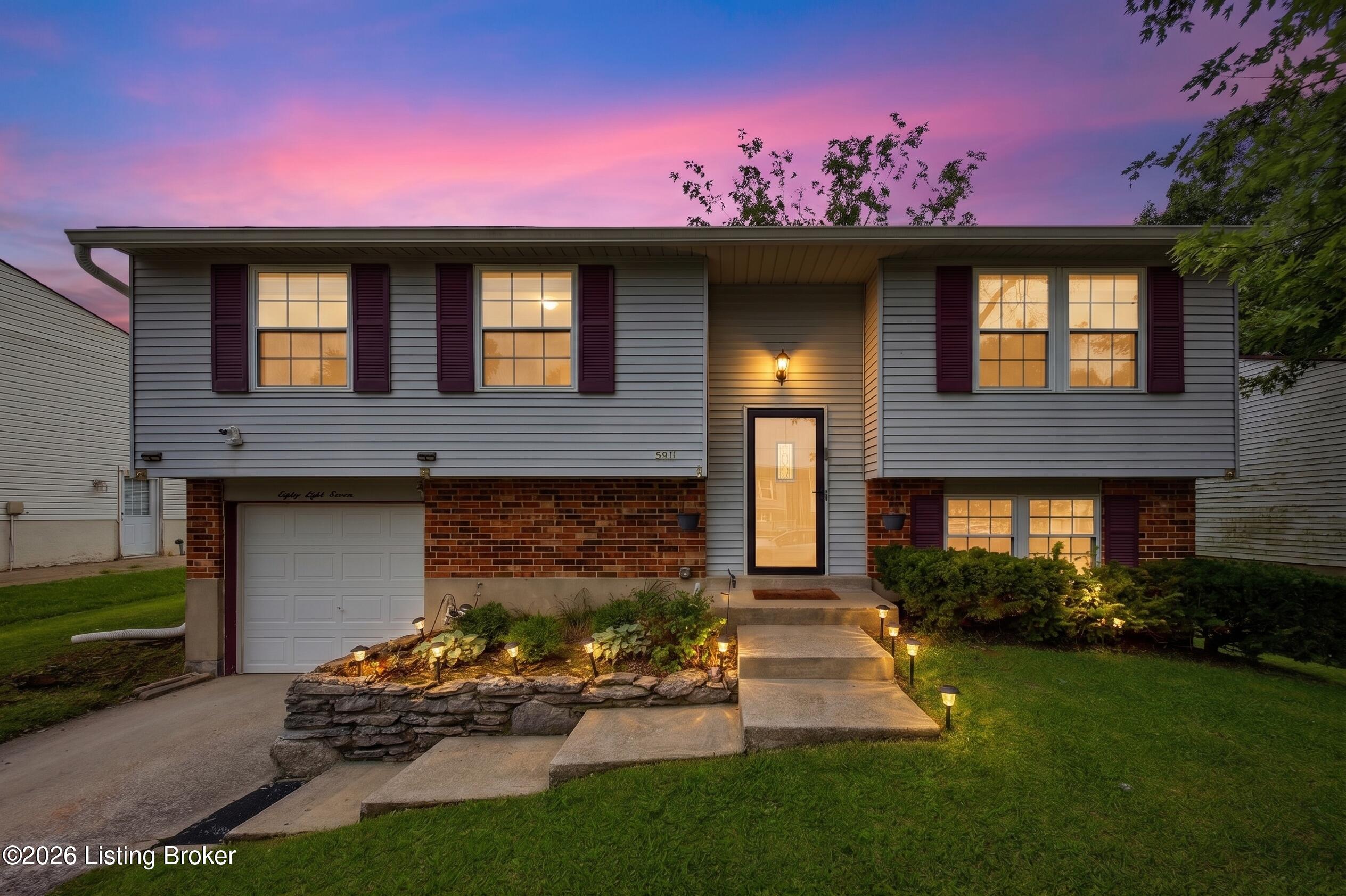 8811 Running Fox Cir — photo