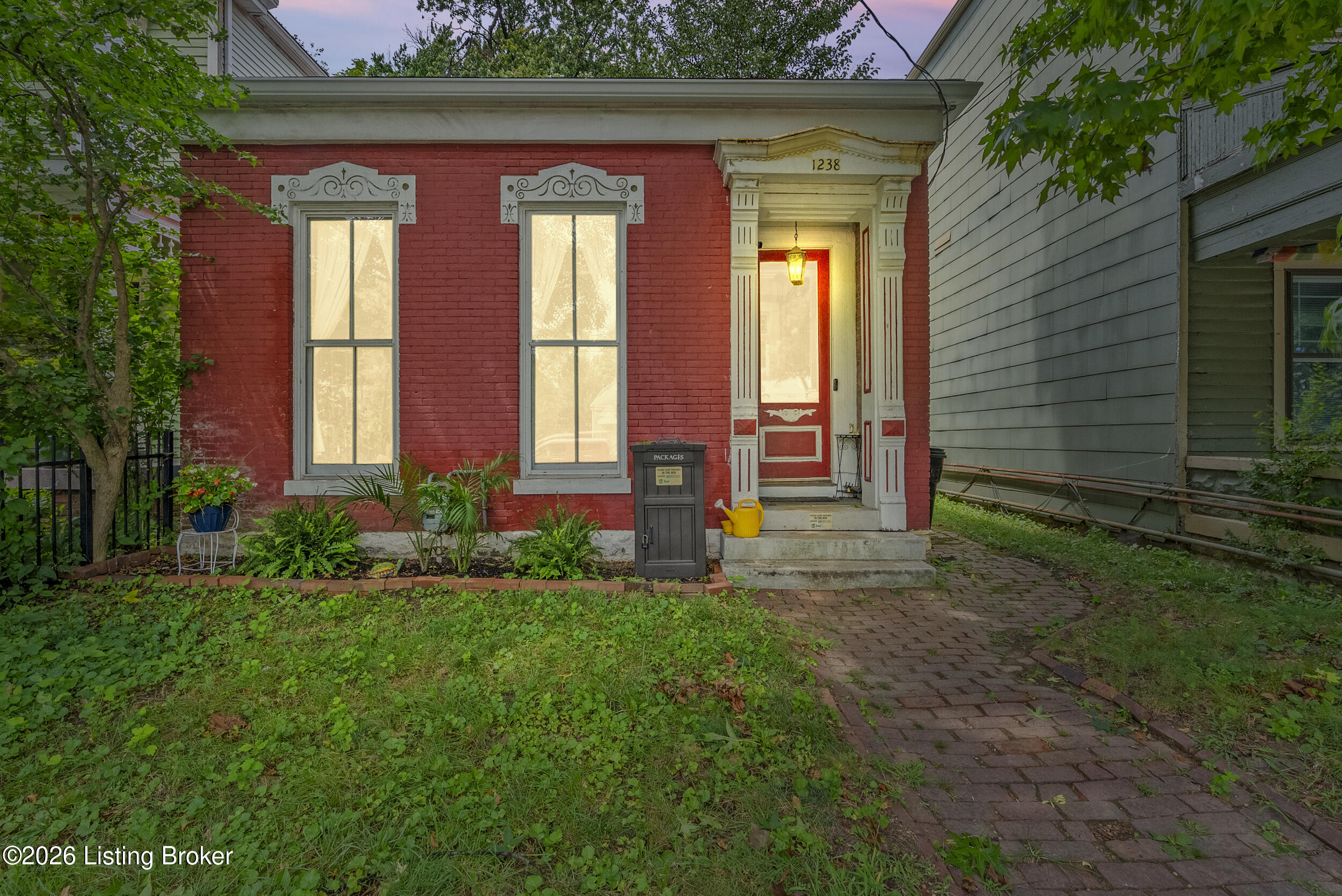 1238 S Floyd St — photo