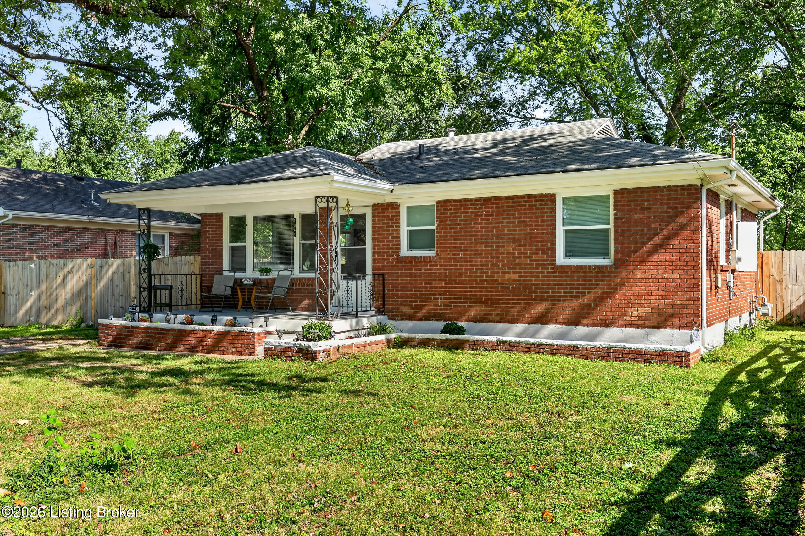 1043 Clay Ave — photo