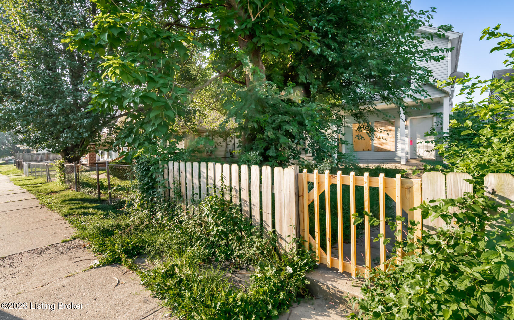 2620 W Madison St — photo