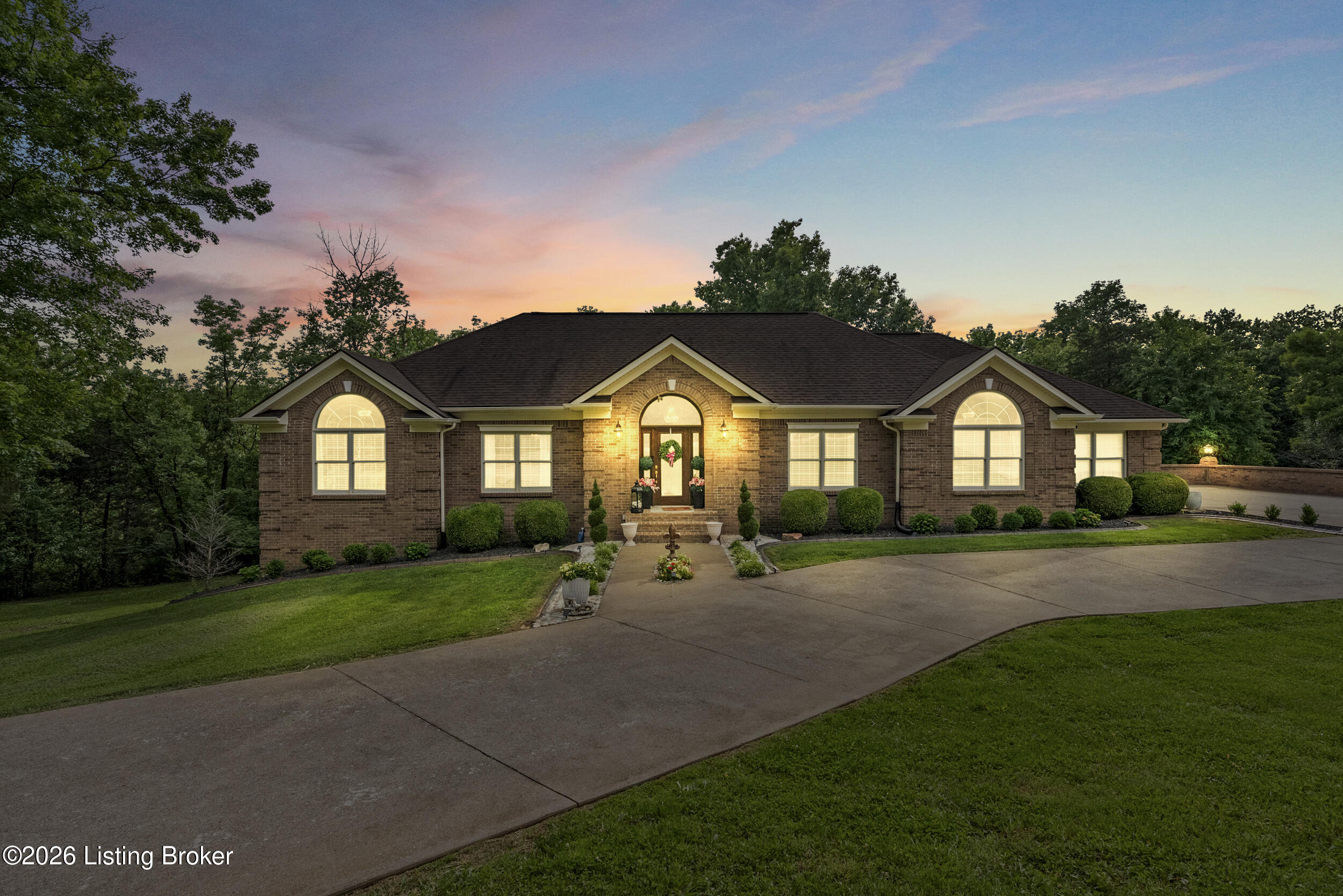 311 Creekwood Dr — photo