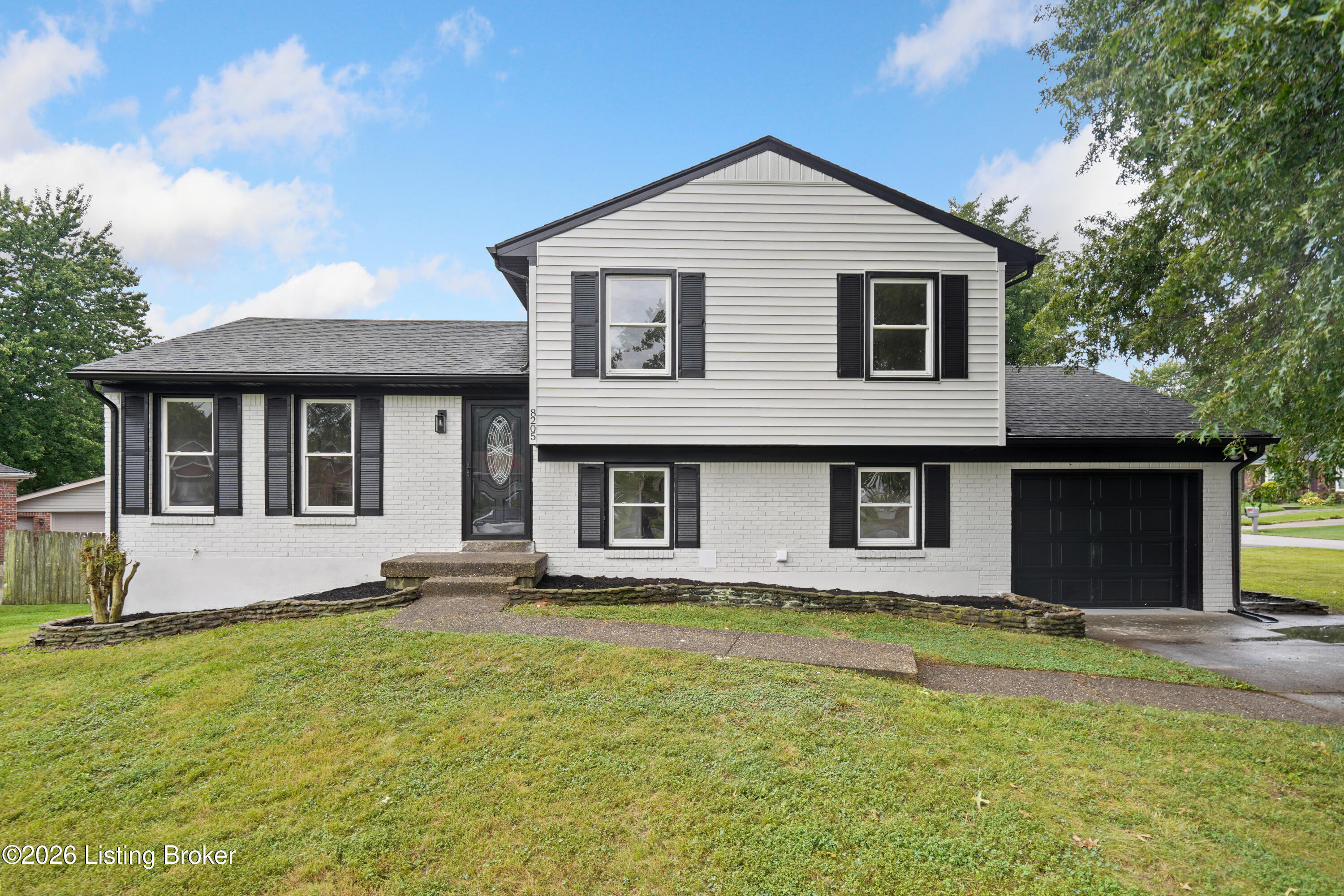 8205 Rochelle Rd, Louisville, KY 40228 — photo 2