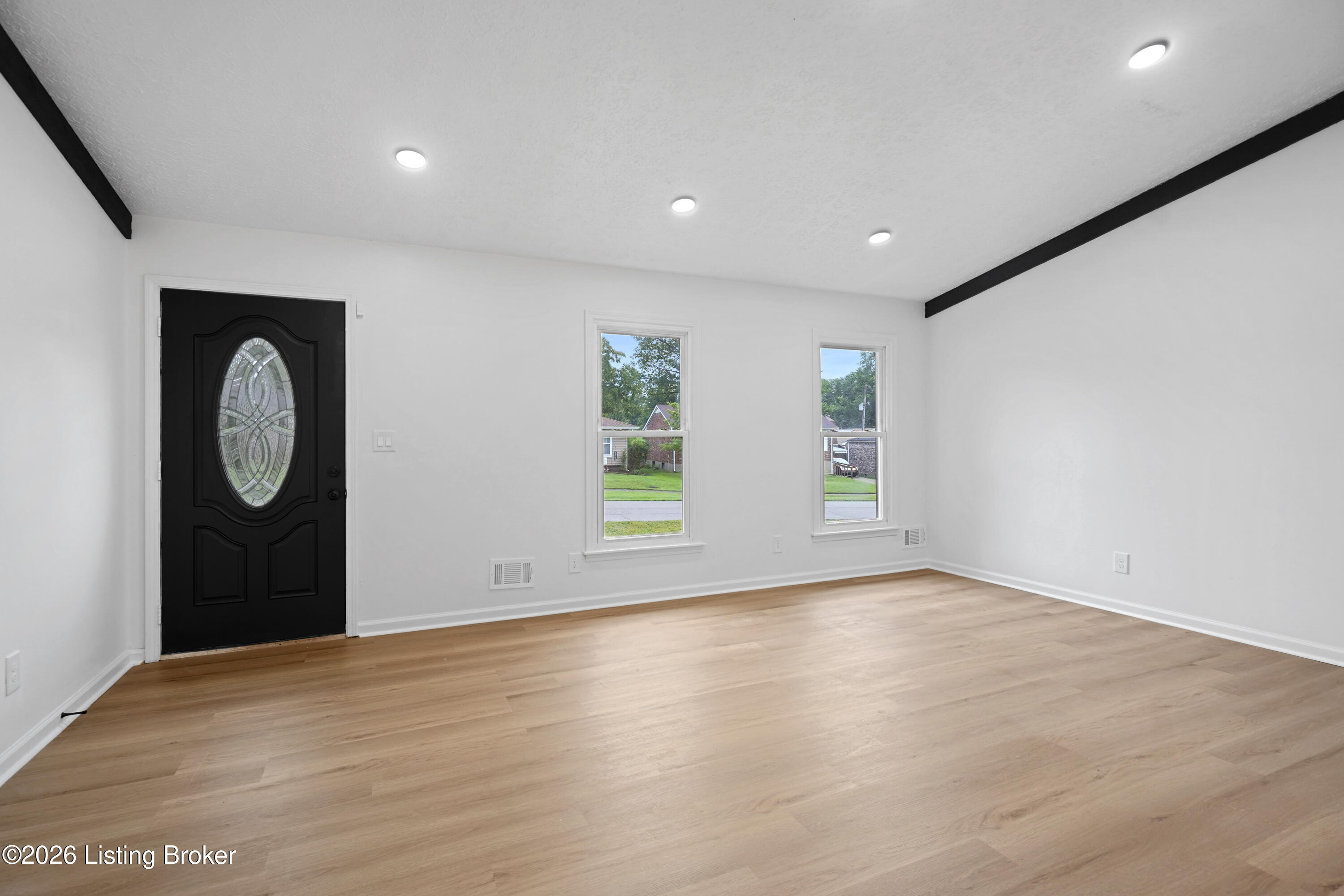8205 Rochelle Rd, Louisville, KY 40228 — photo 3