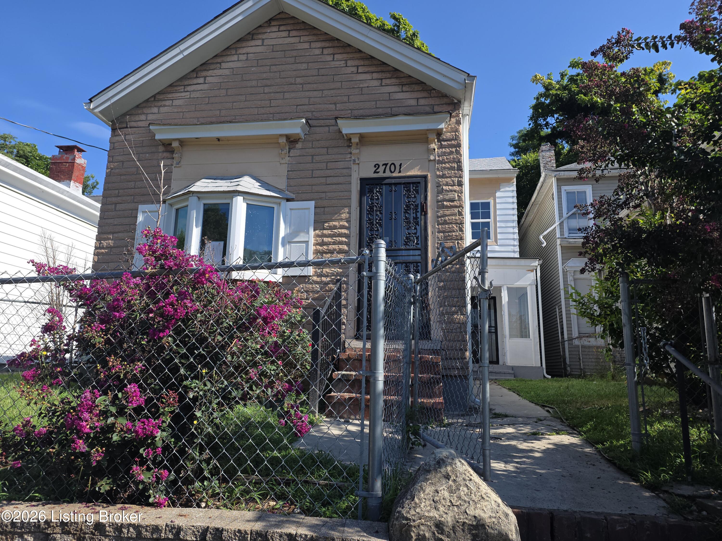 2701 W Madison St — photo