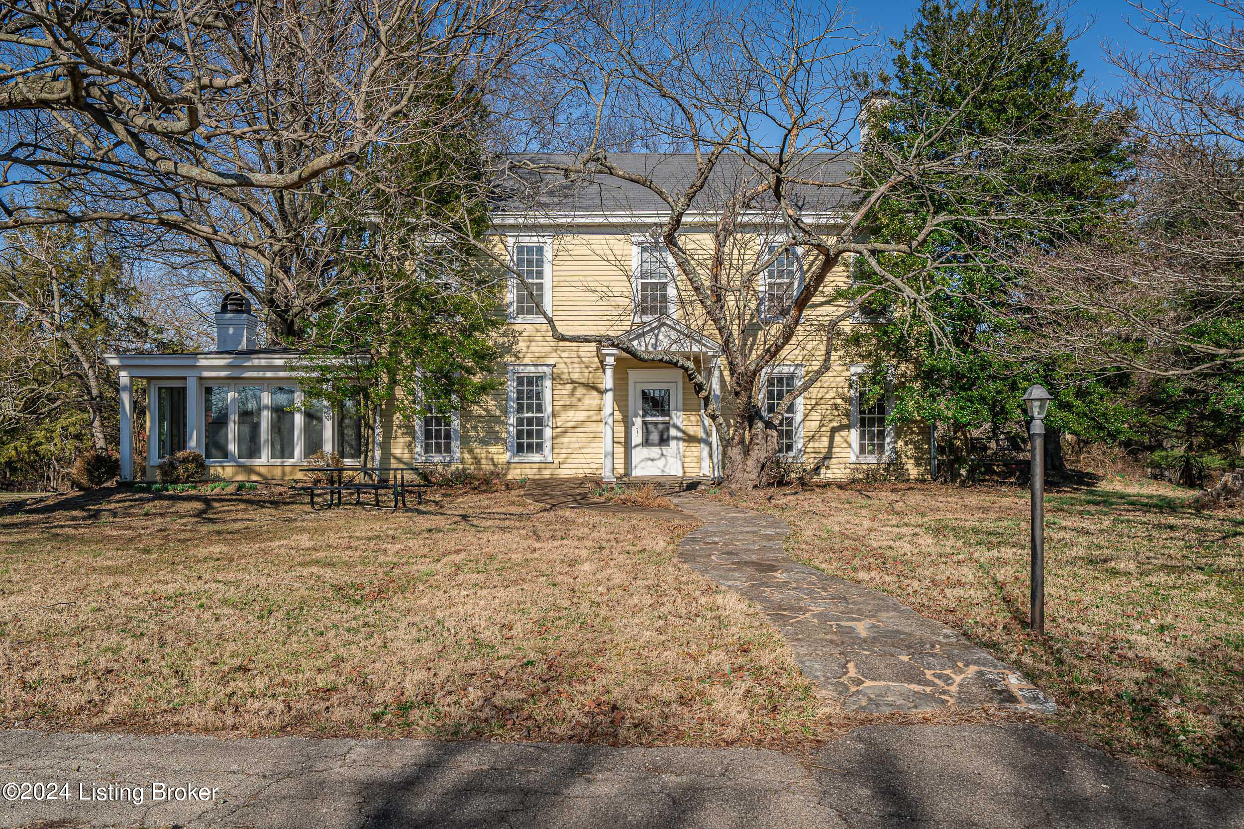 8221 Wolf Pen Branch Rd — photo