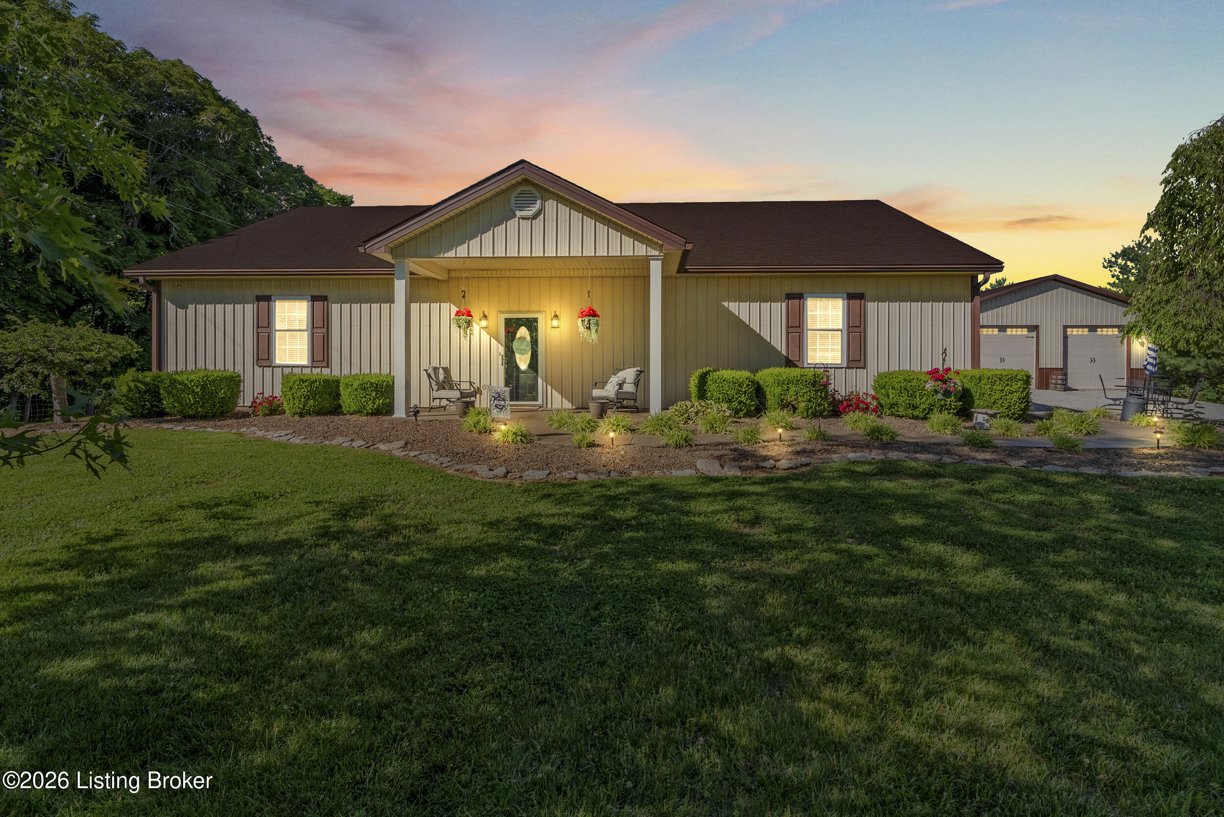 304 Hutchins Ridge Rd — photo