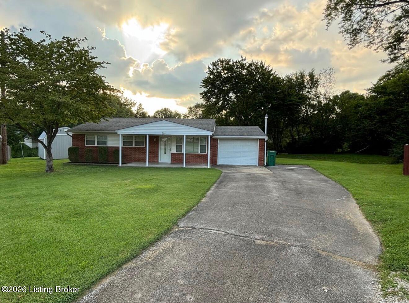 261 Springwood Dr — photo