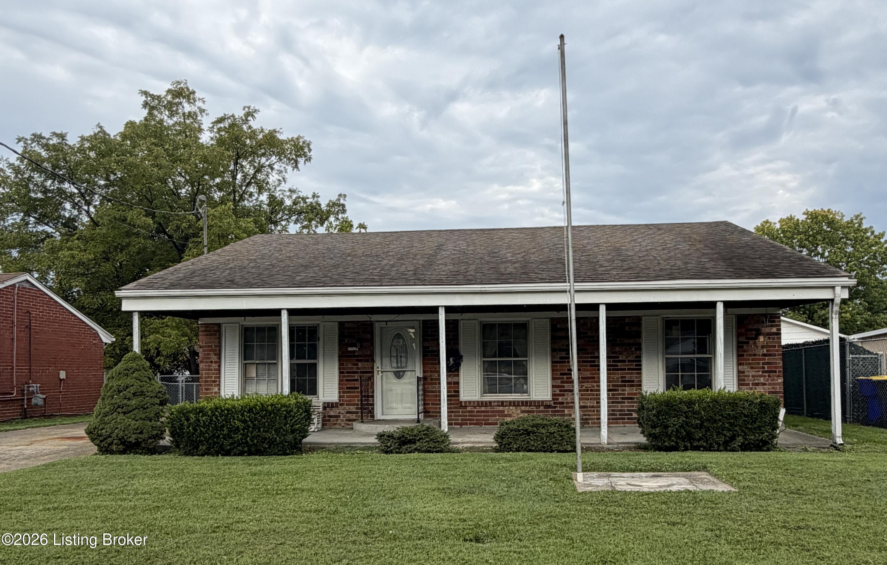 8012 Woodbury Dr — photo