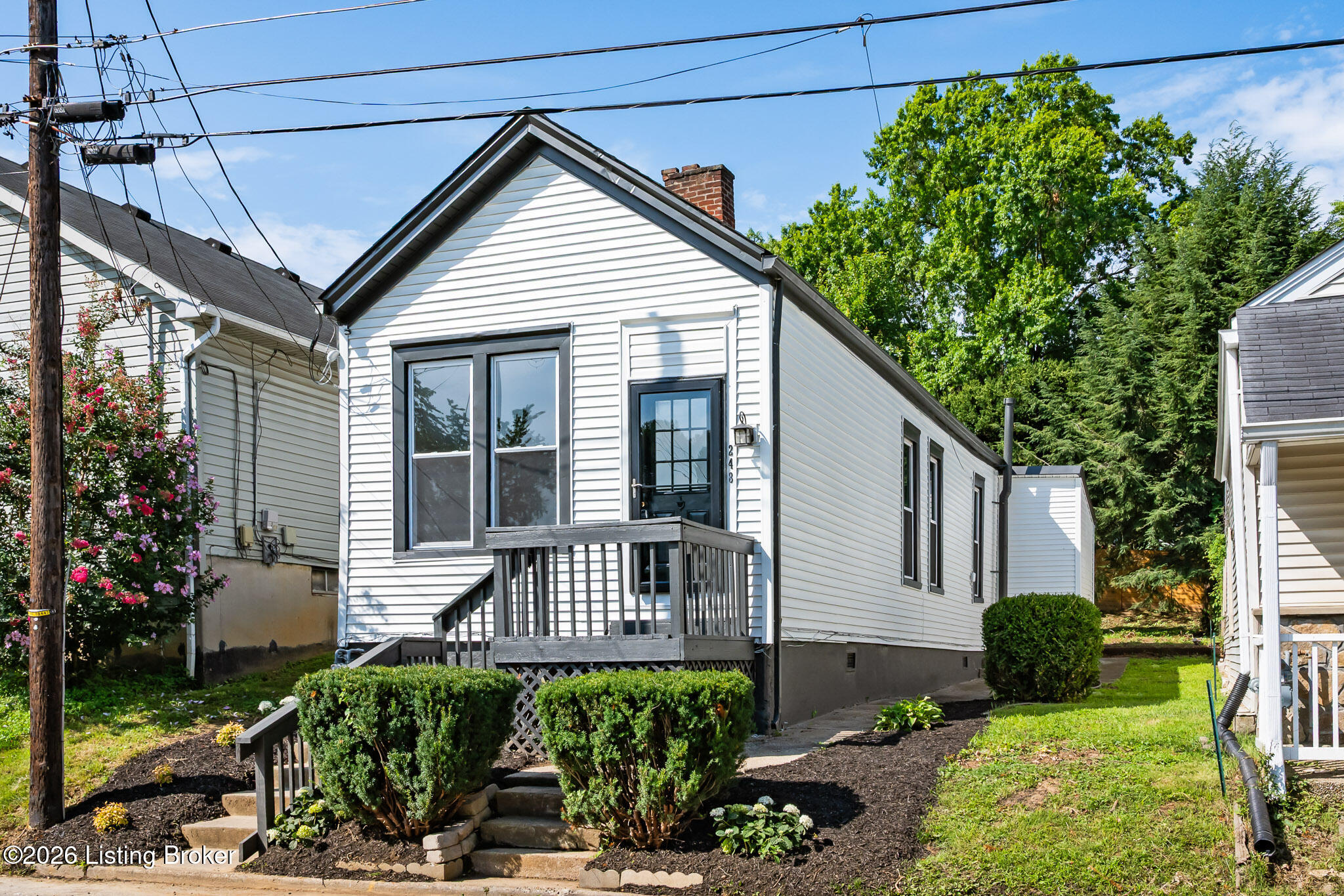 248 Thompson Ave — photo