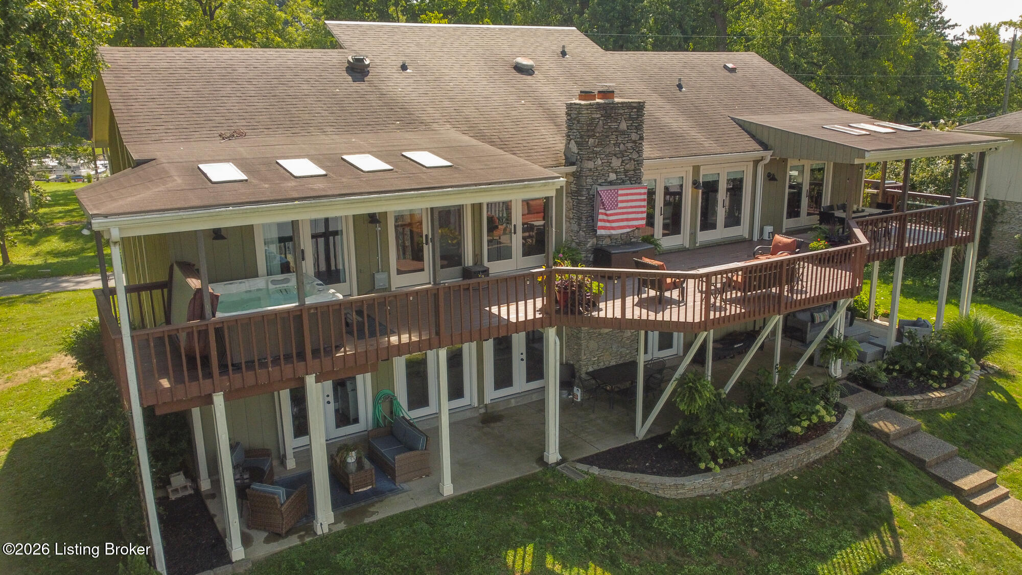 3028 Belknap Beach Rd — photo