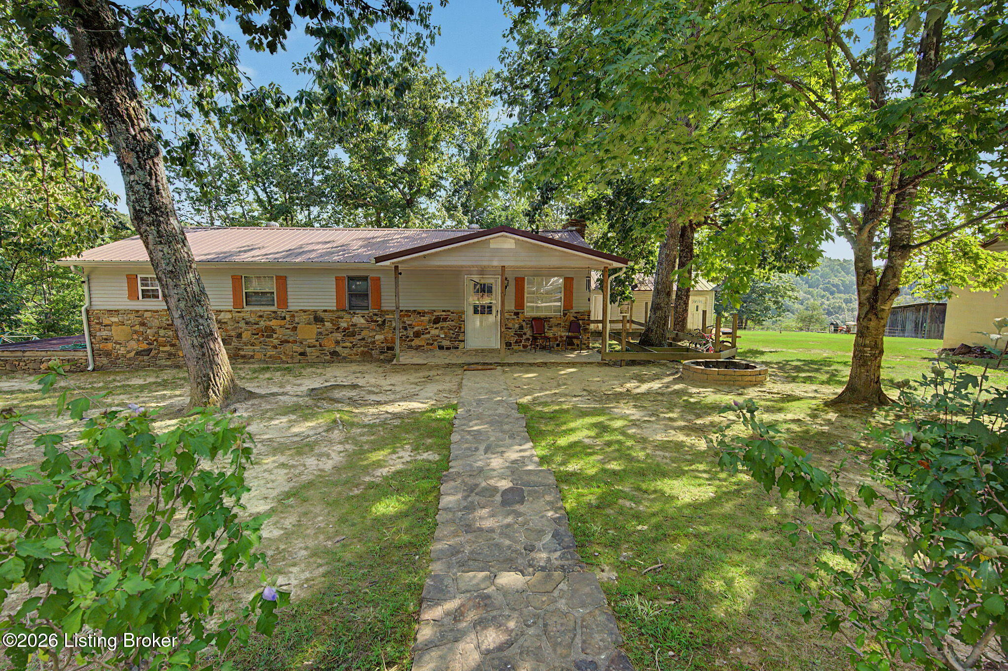 231 Walnut Dr — photo
