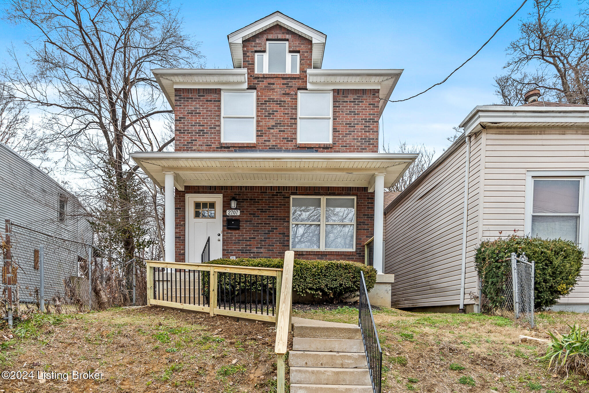 2707 W Madison St — photo