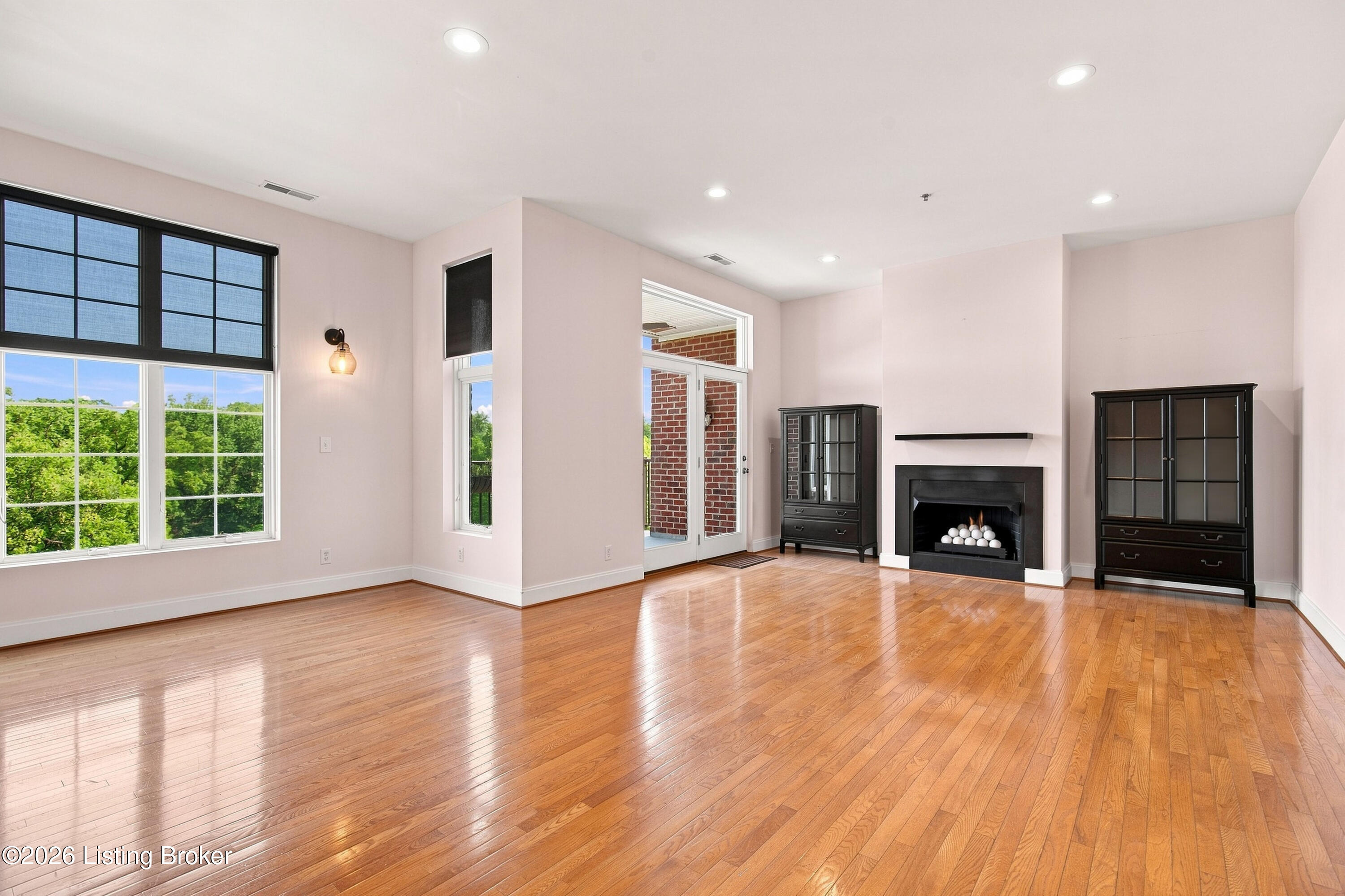2011 Frankfort Ave 408 — photo