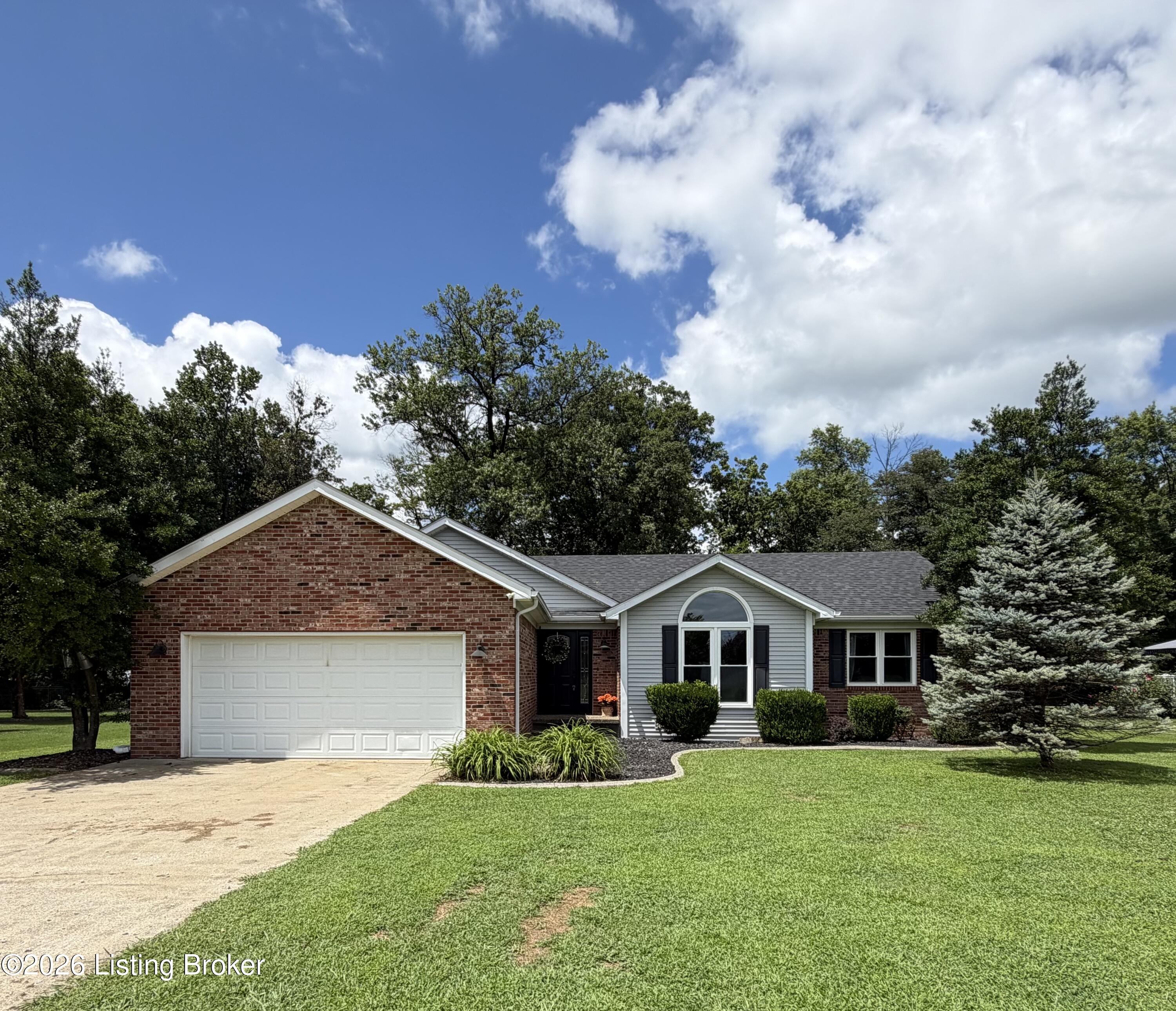 2812 Oakwood Dr — photo