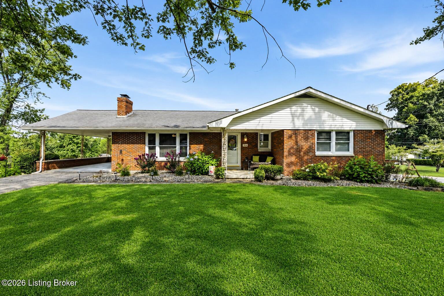 304 Estate Dr — photo