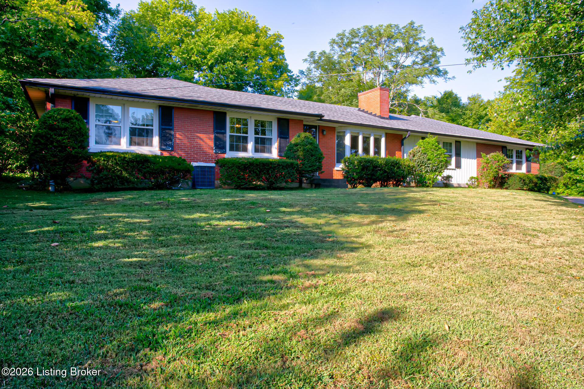 220 W Kenwood Dr — photo