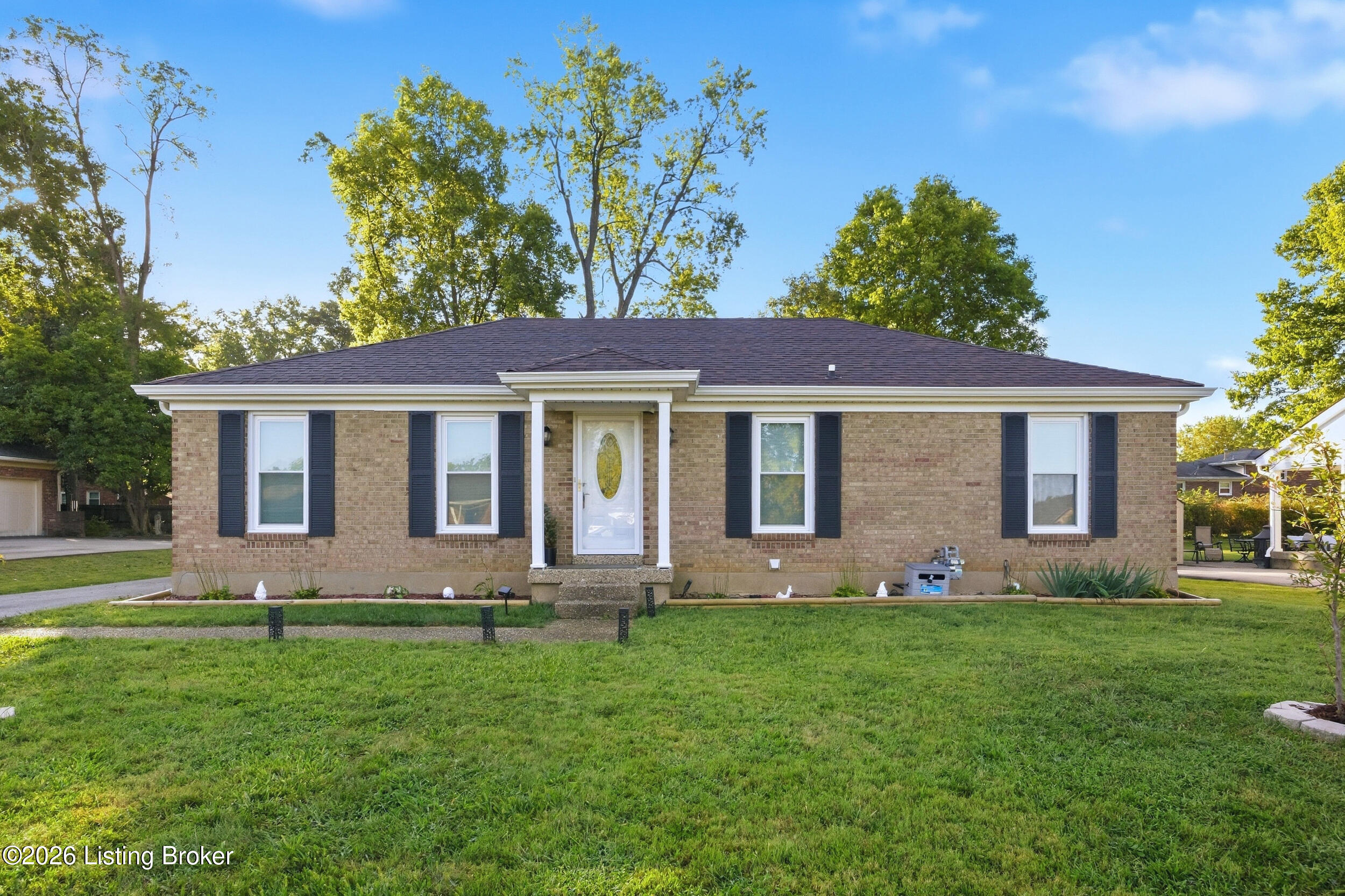 8902 Wooded Glen Rd — photo