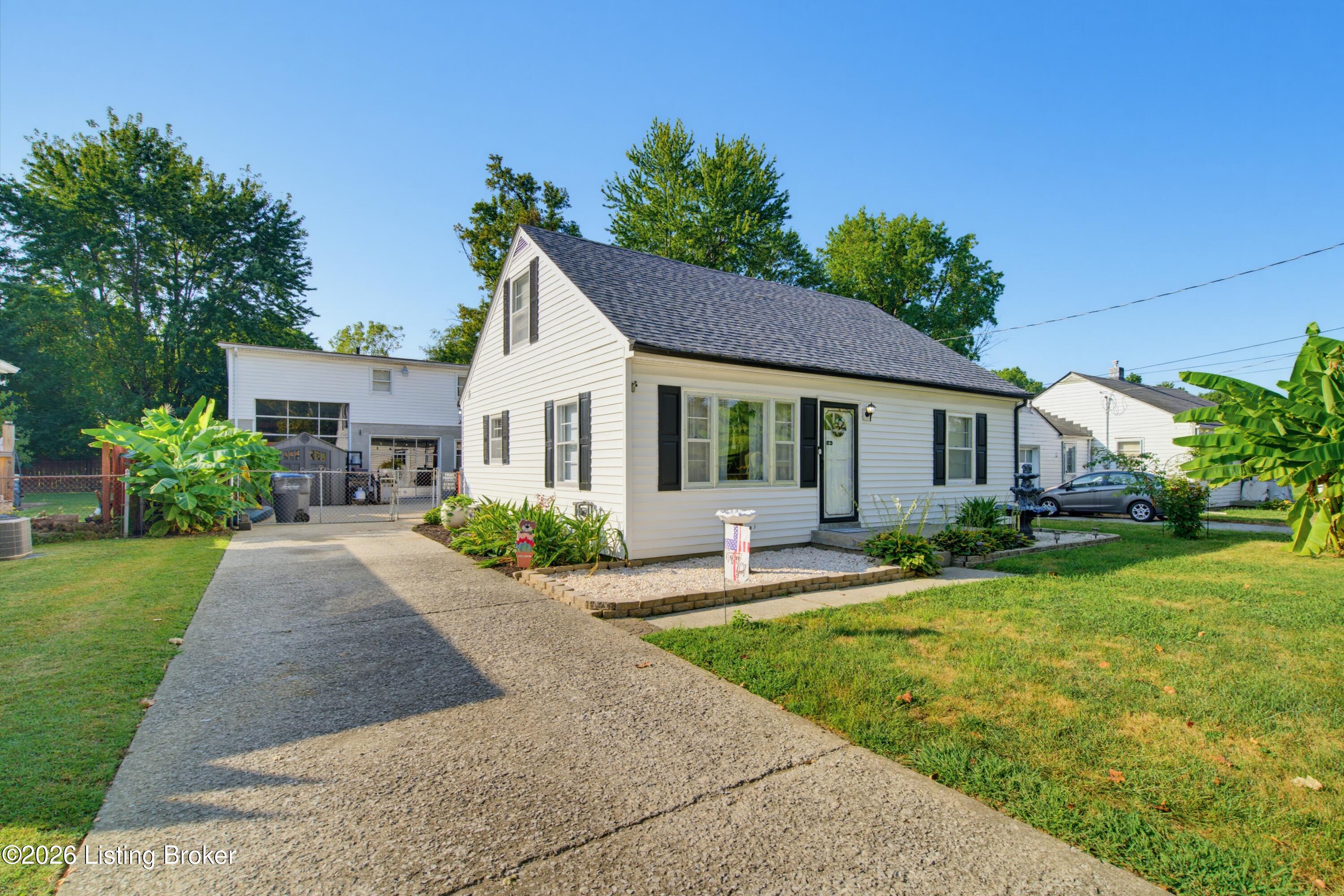 1102 Lone Oak Ave — photo