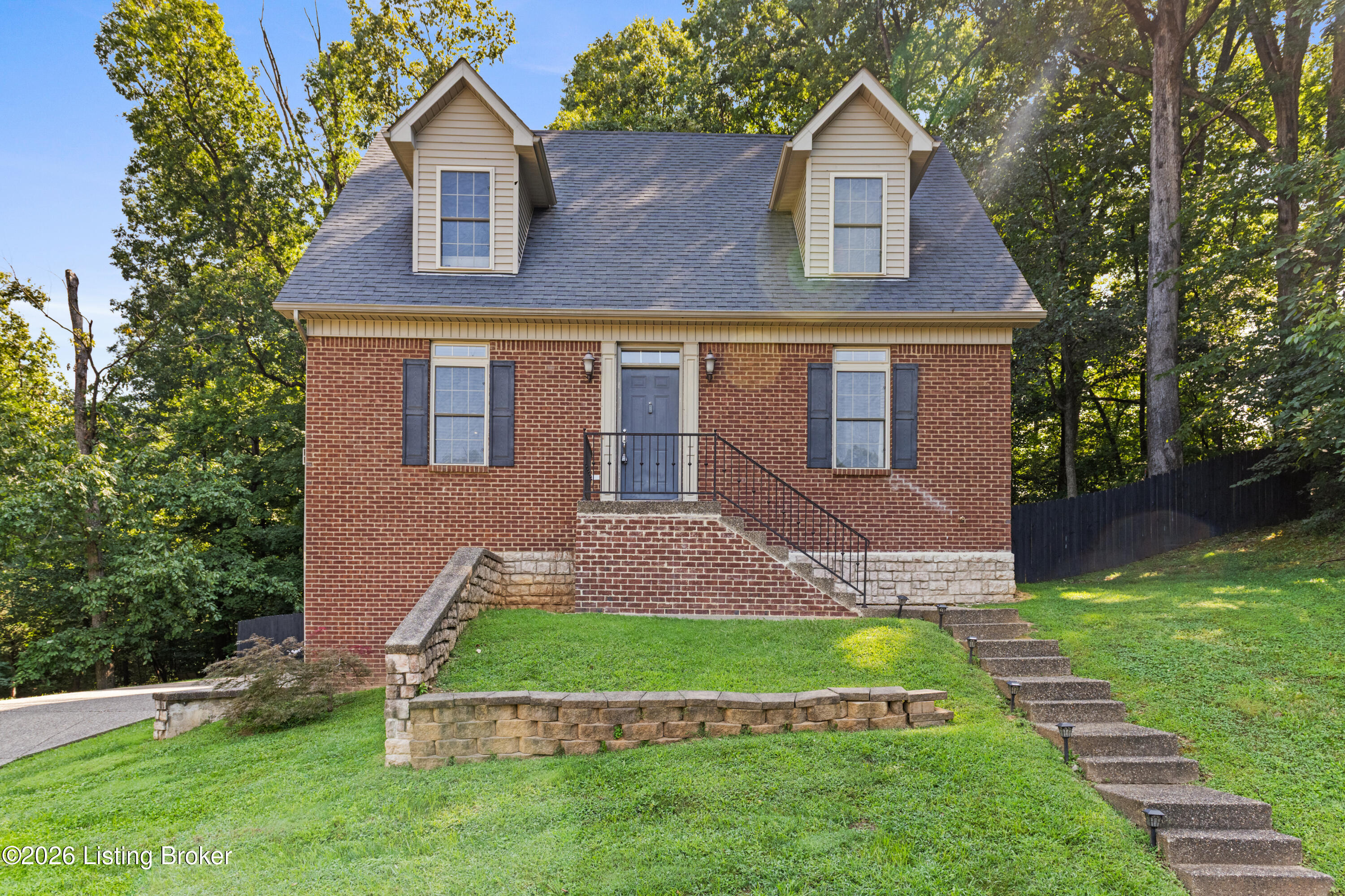 215 S Parkside Dr — photo