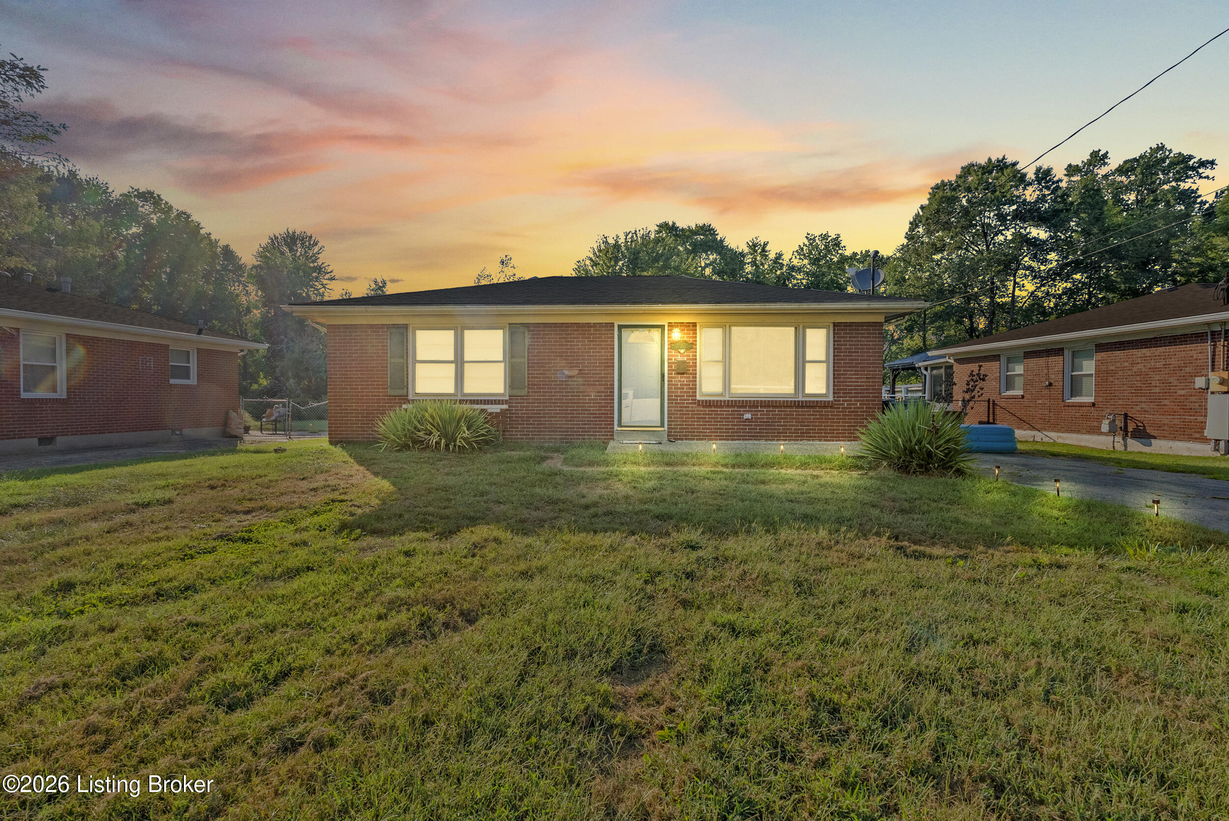 4438 Lynnview Dr — photo