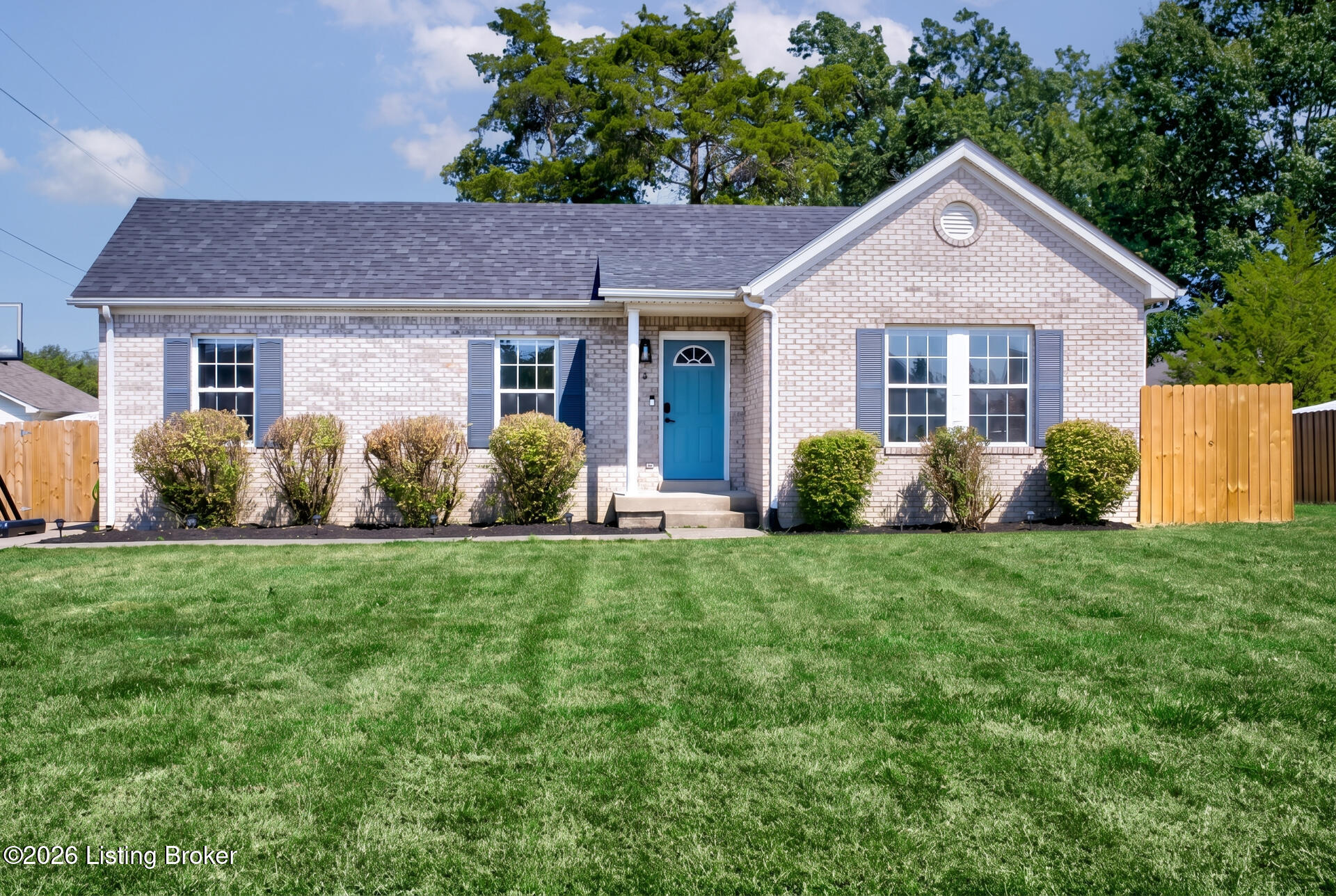126 Deerfield Ct — photo