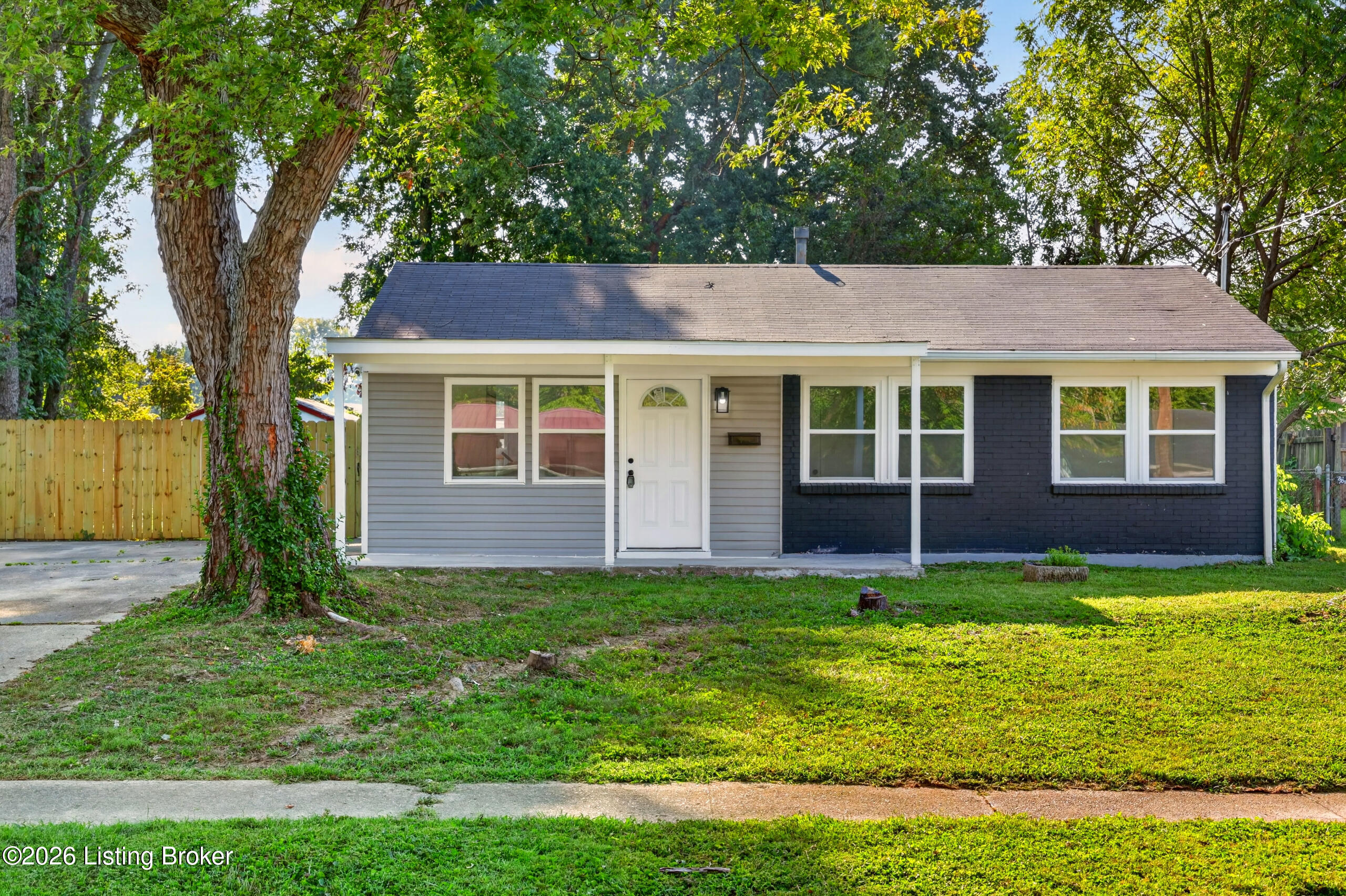 10905 Grafton Hall Rd — photo