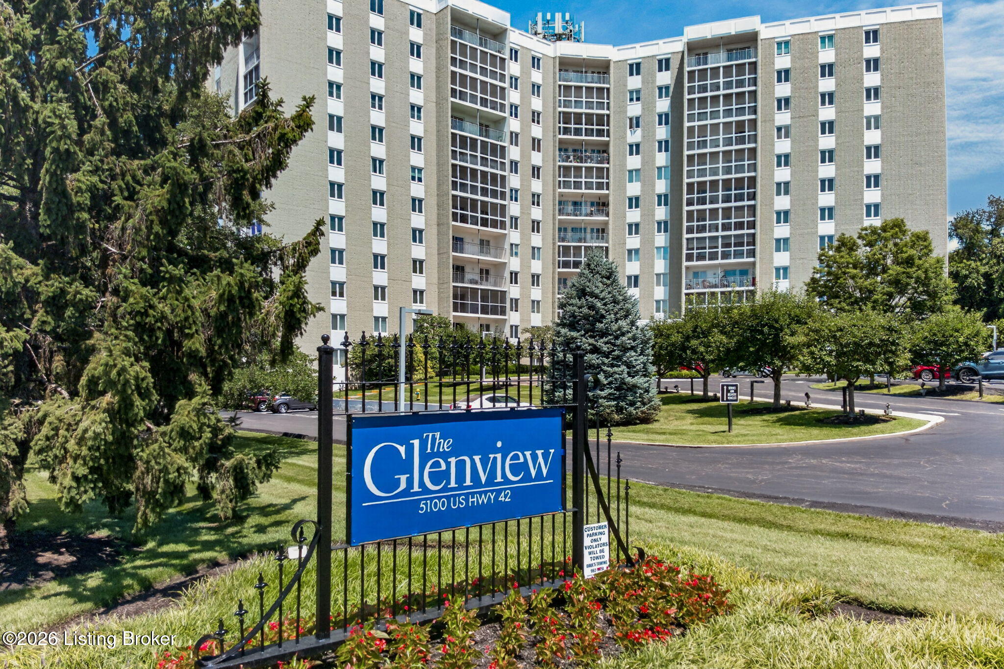 5100 US. 42 441 — photo