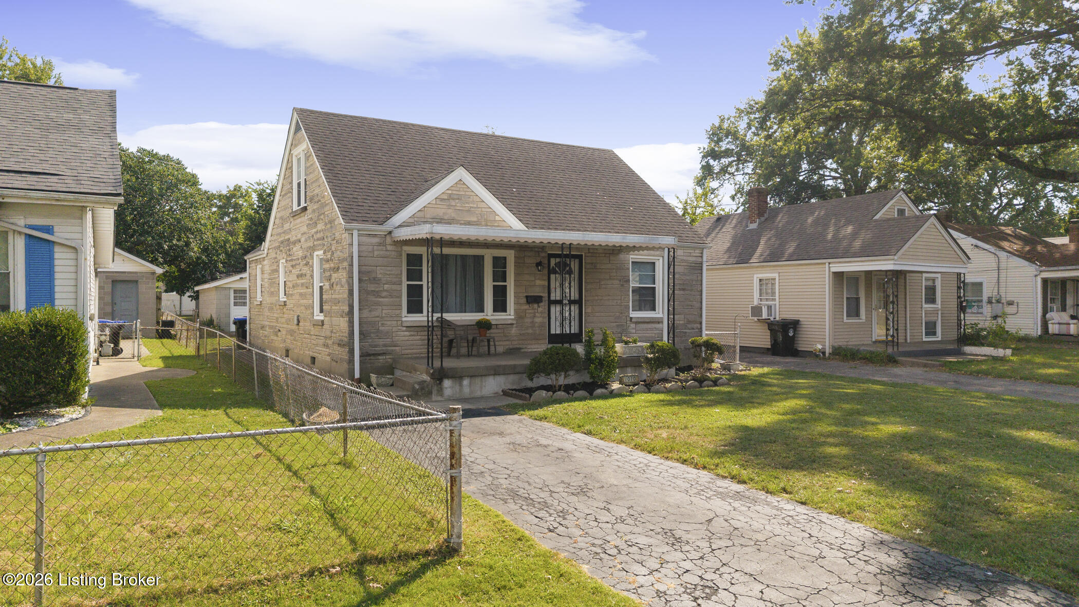 1010 W Whitney Ave — photo