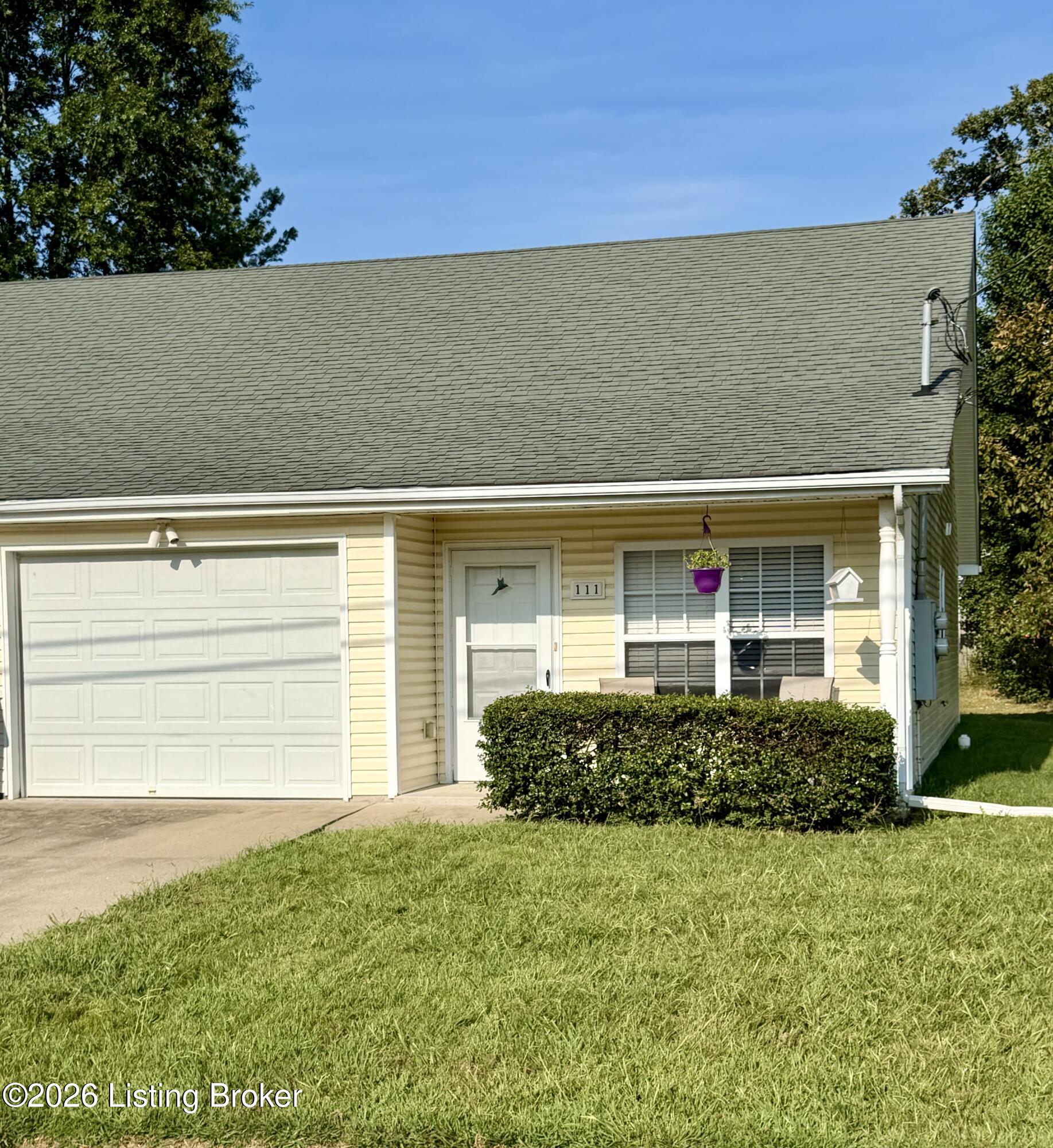 111 Clover Ct — photo