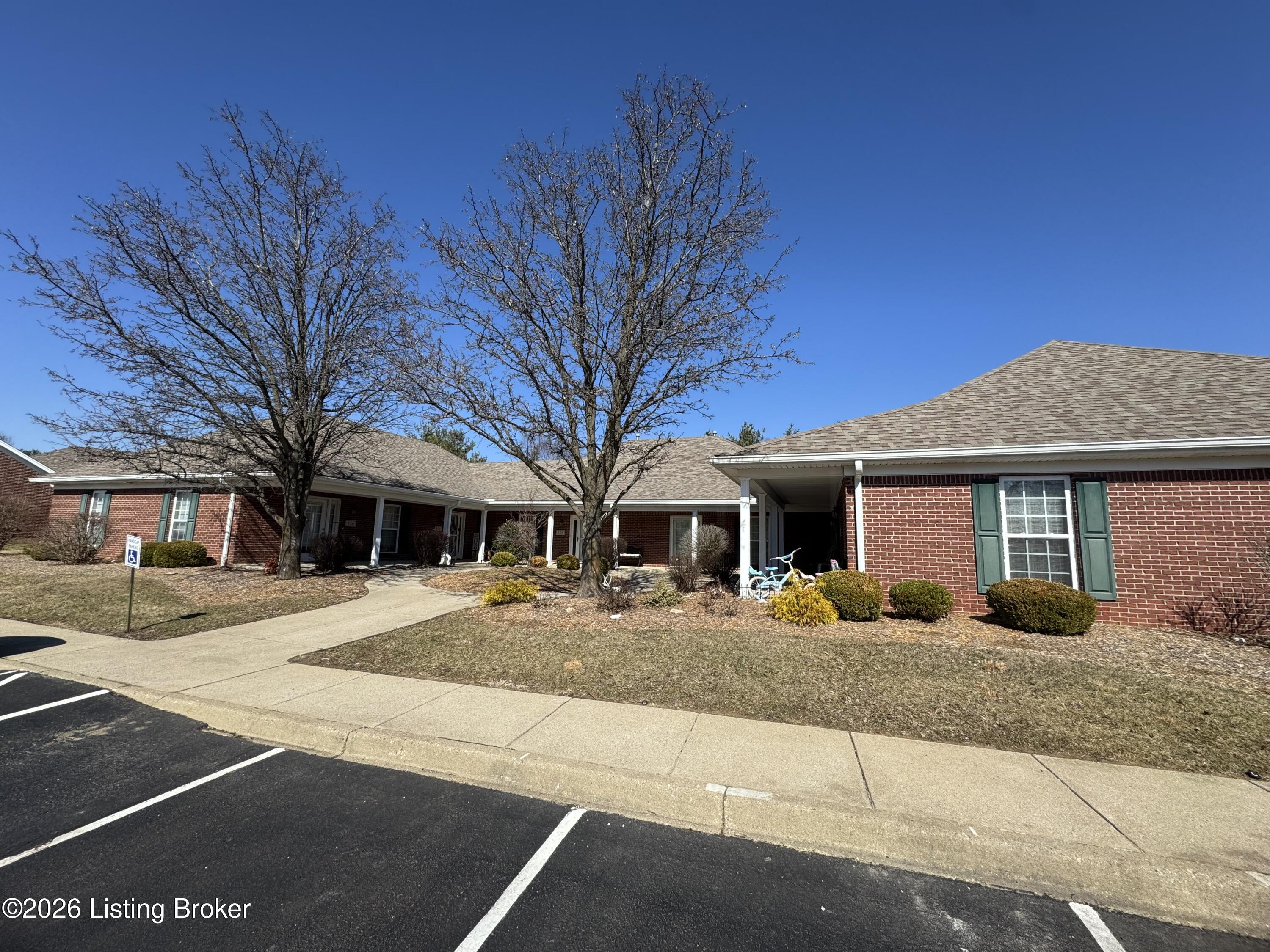 828 Garden Pointe Dr — photo