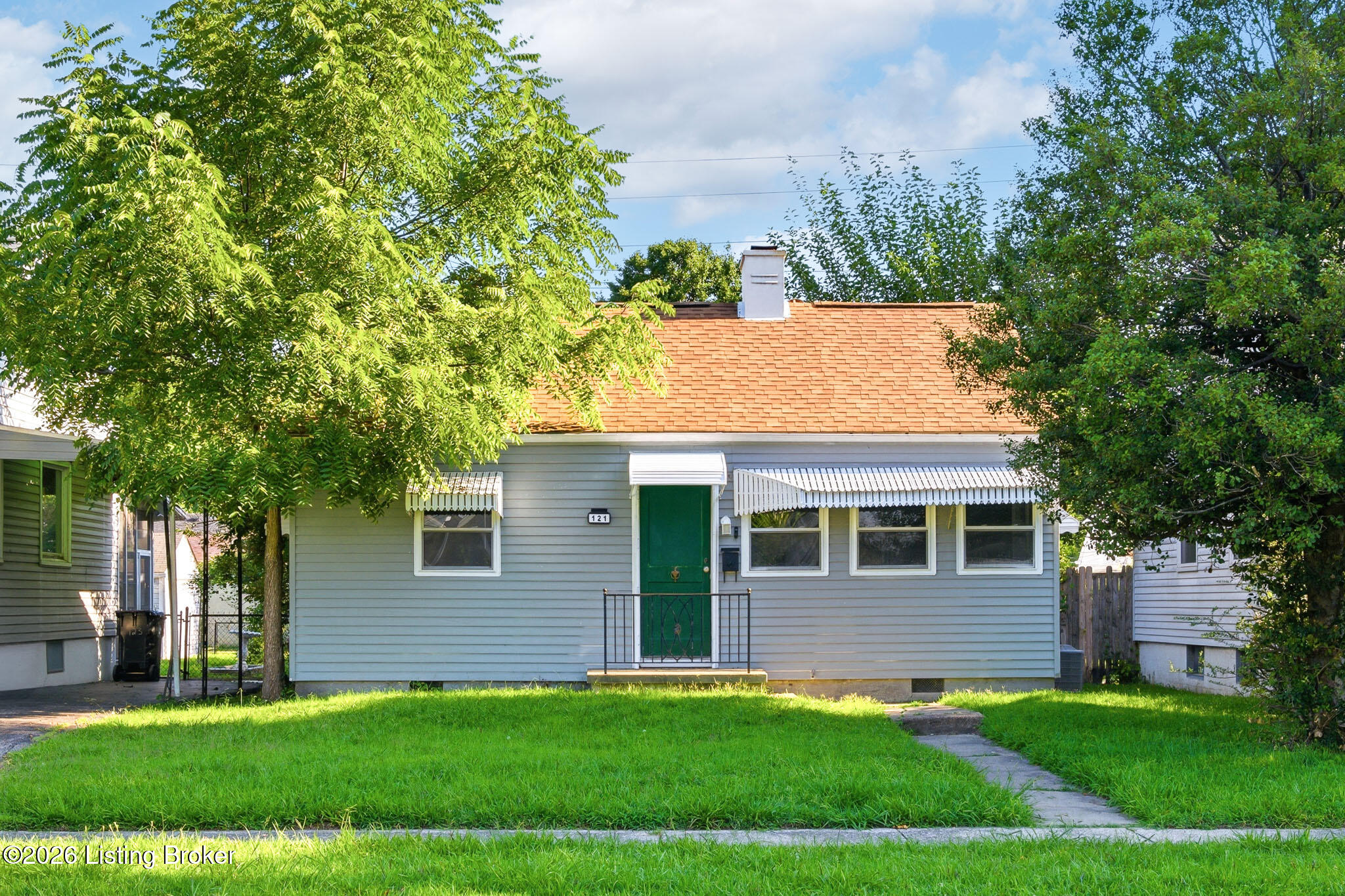 121 Freeman Ave — photo