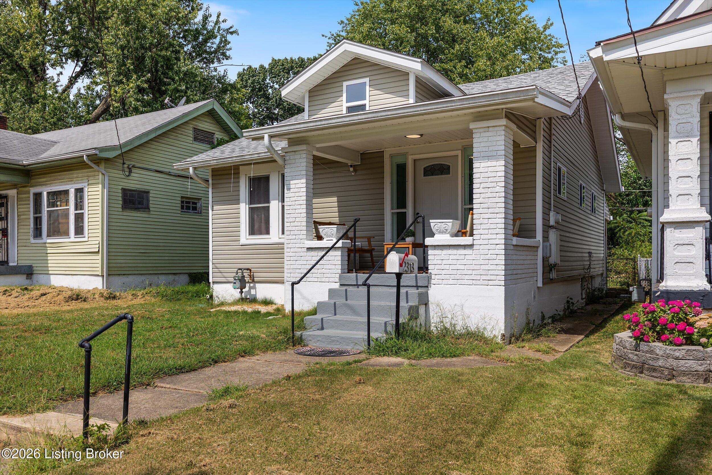 2313 W Lee St — photo