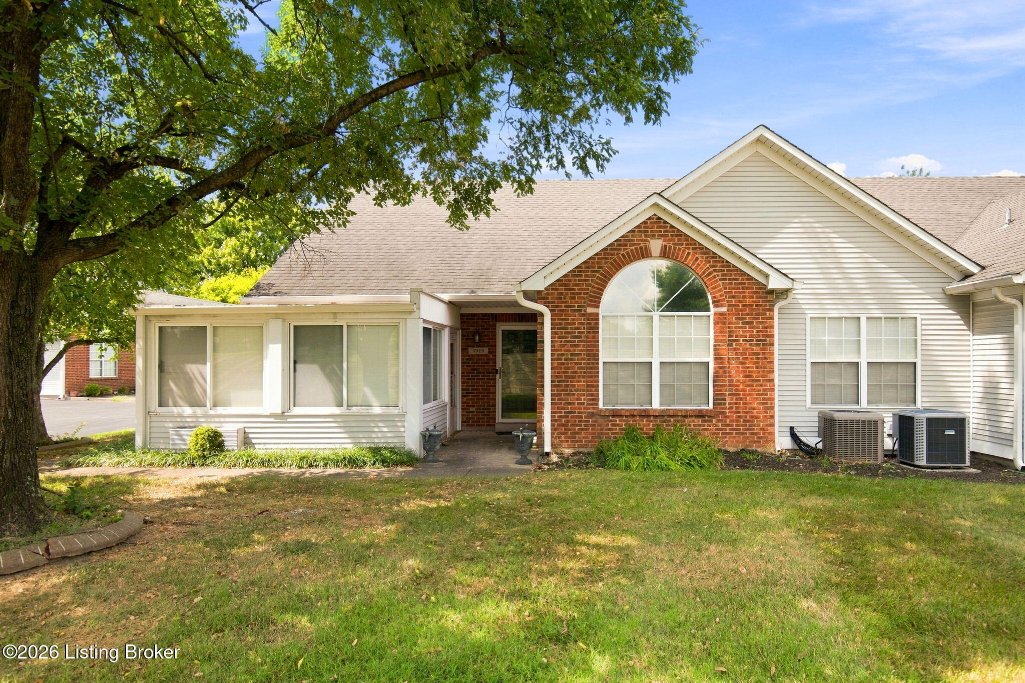 3919 Village Green Dr — photo