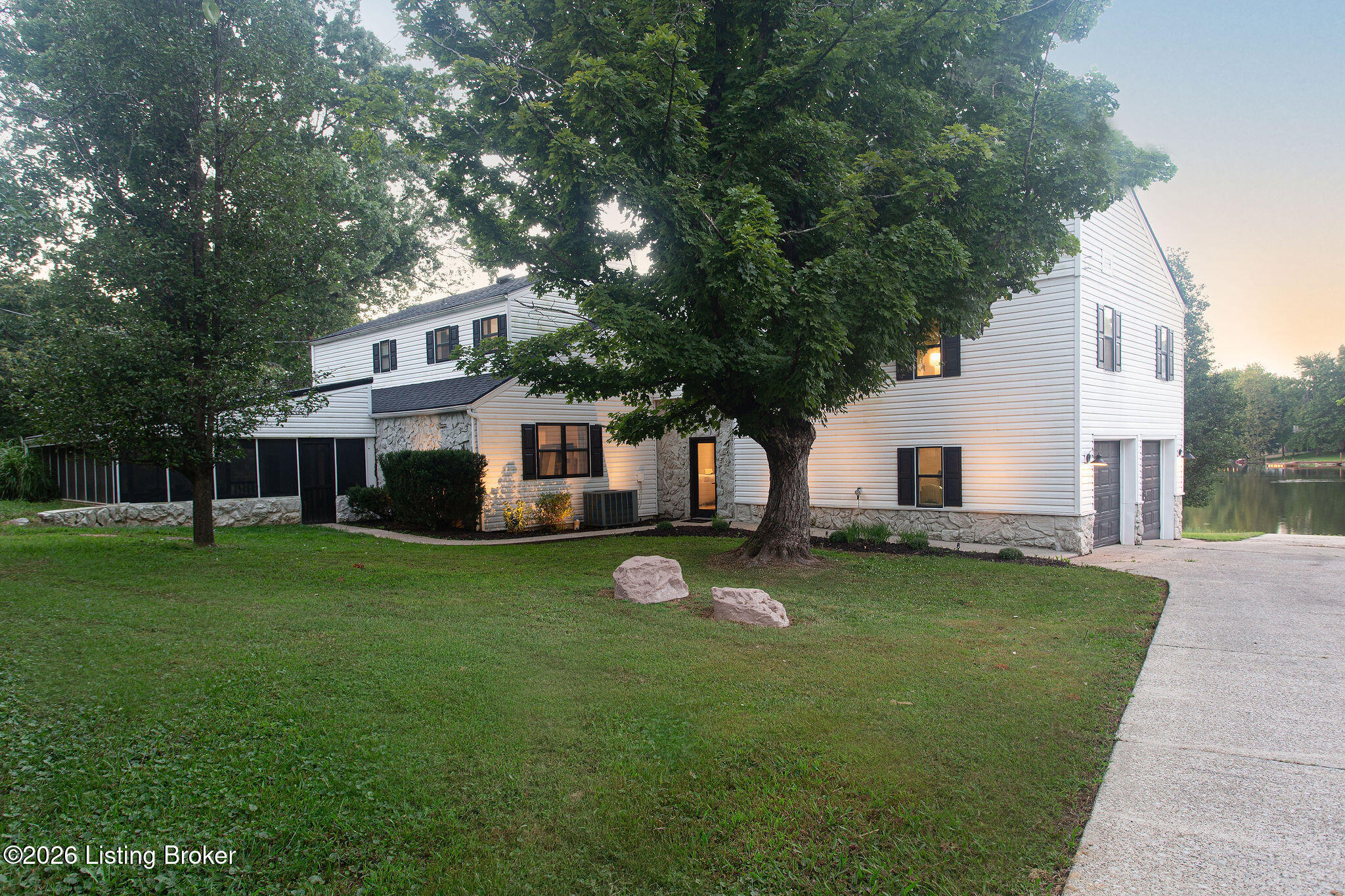 1909 Haven Ln — photo