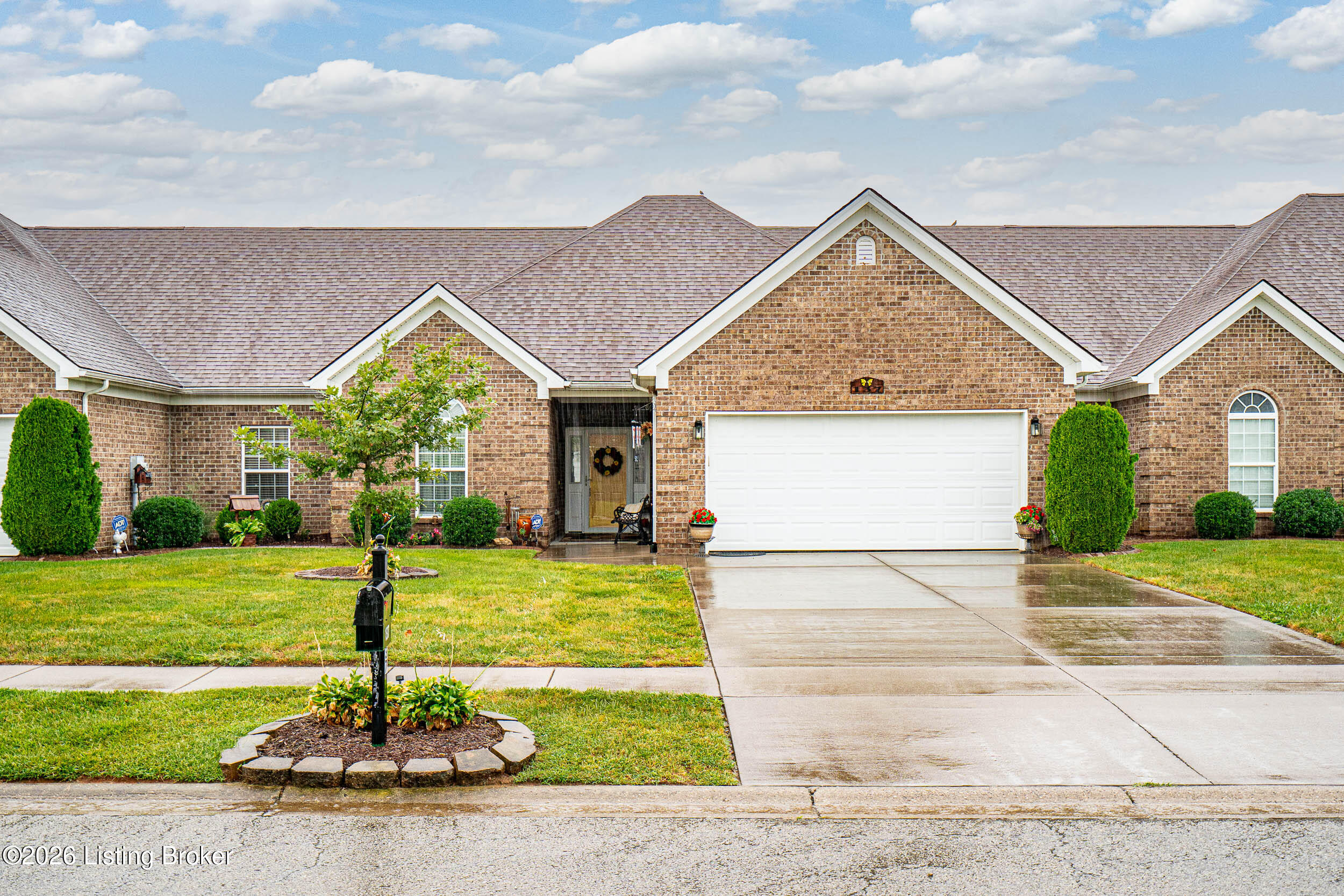 137 Locust Hill Dr — photo
