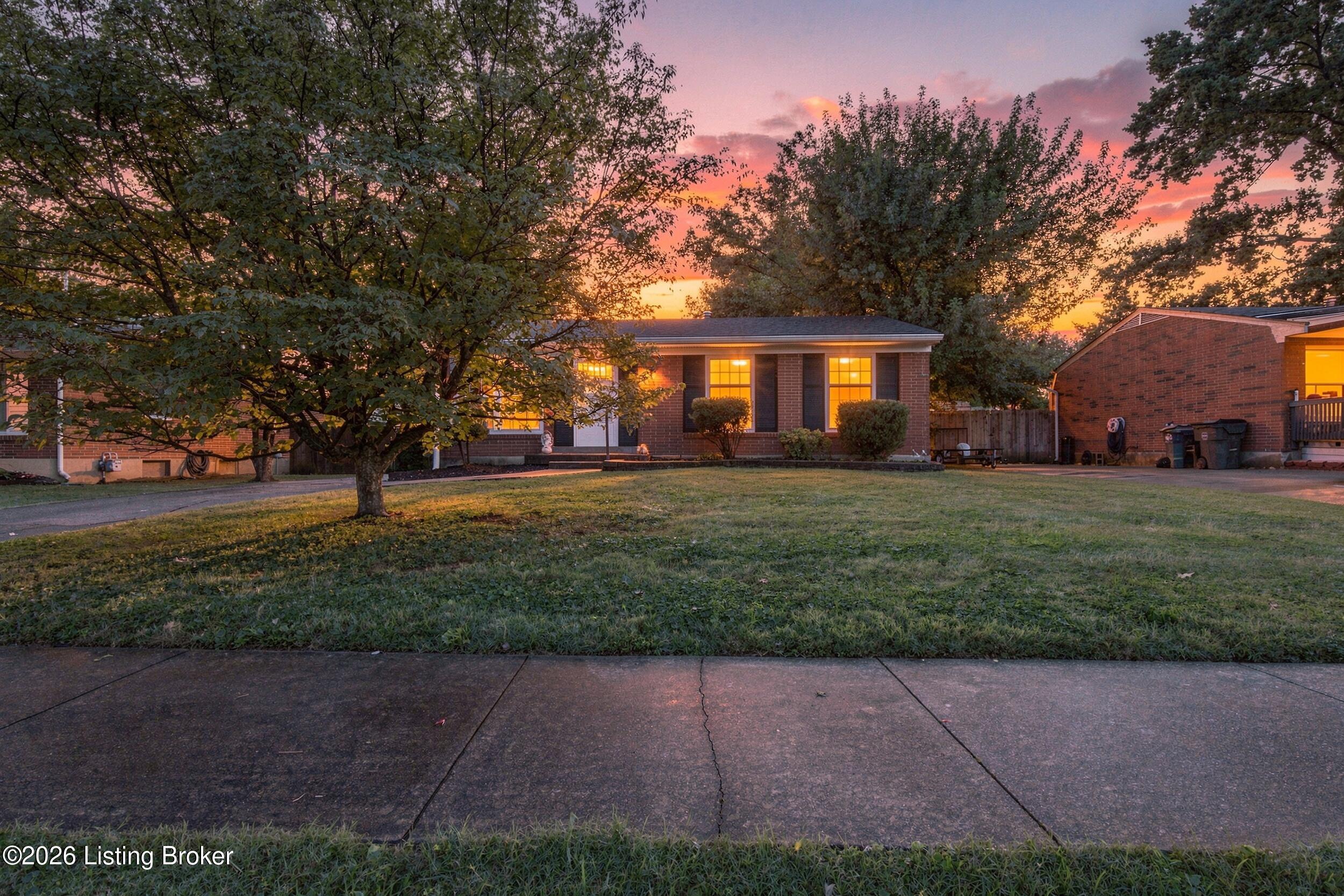 2516 Tregaron Ave — photo