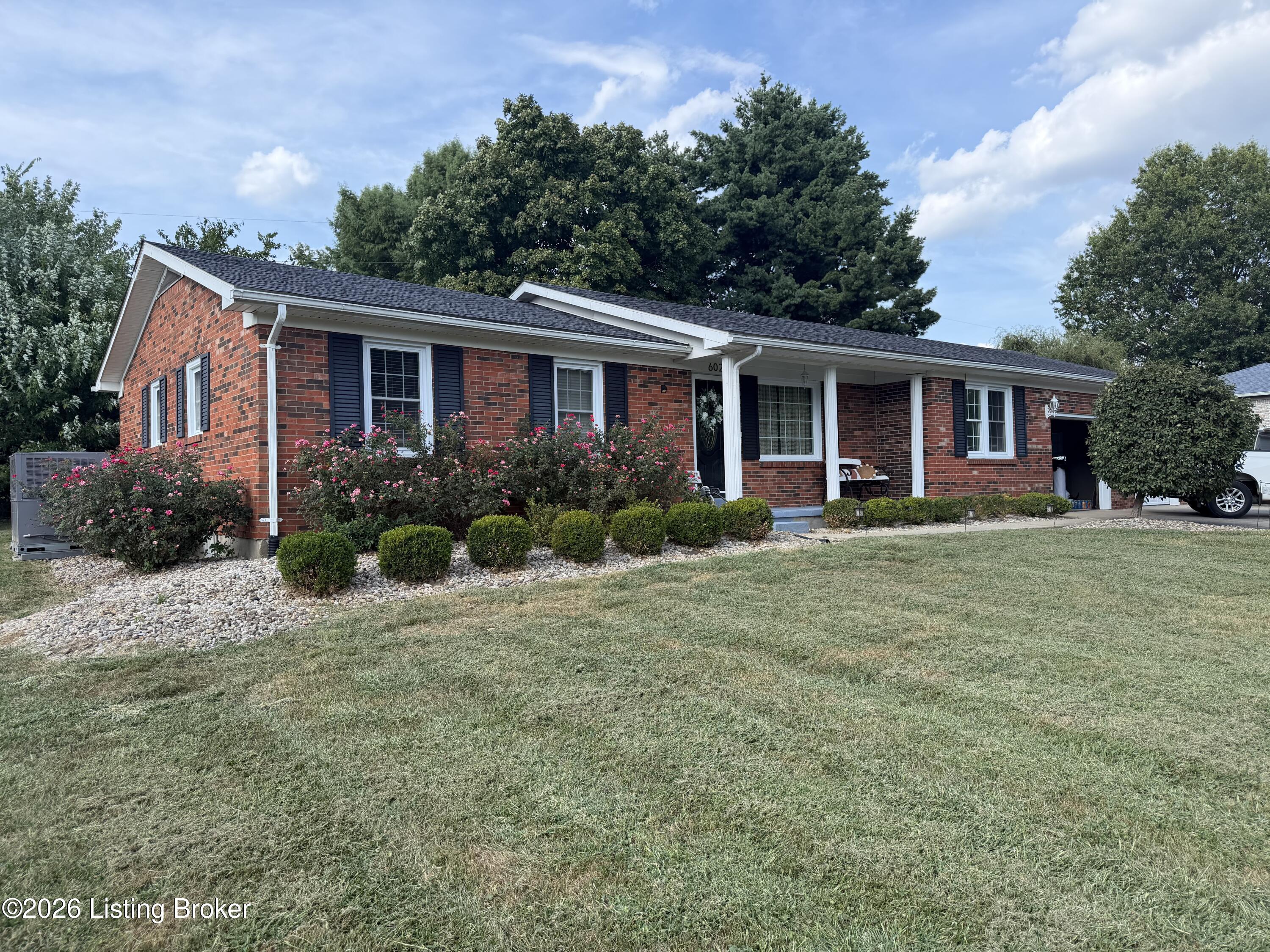 602 Nally Ct — photo